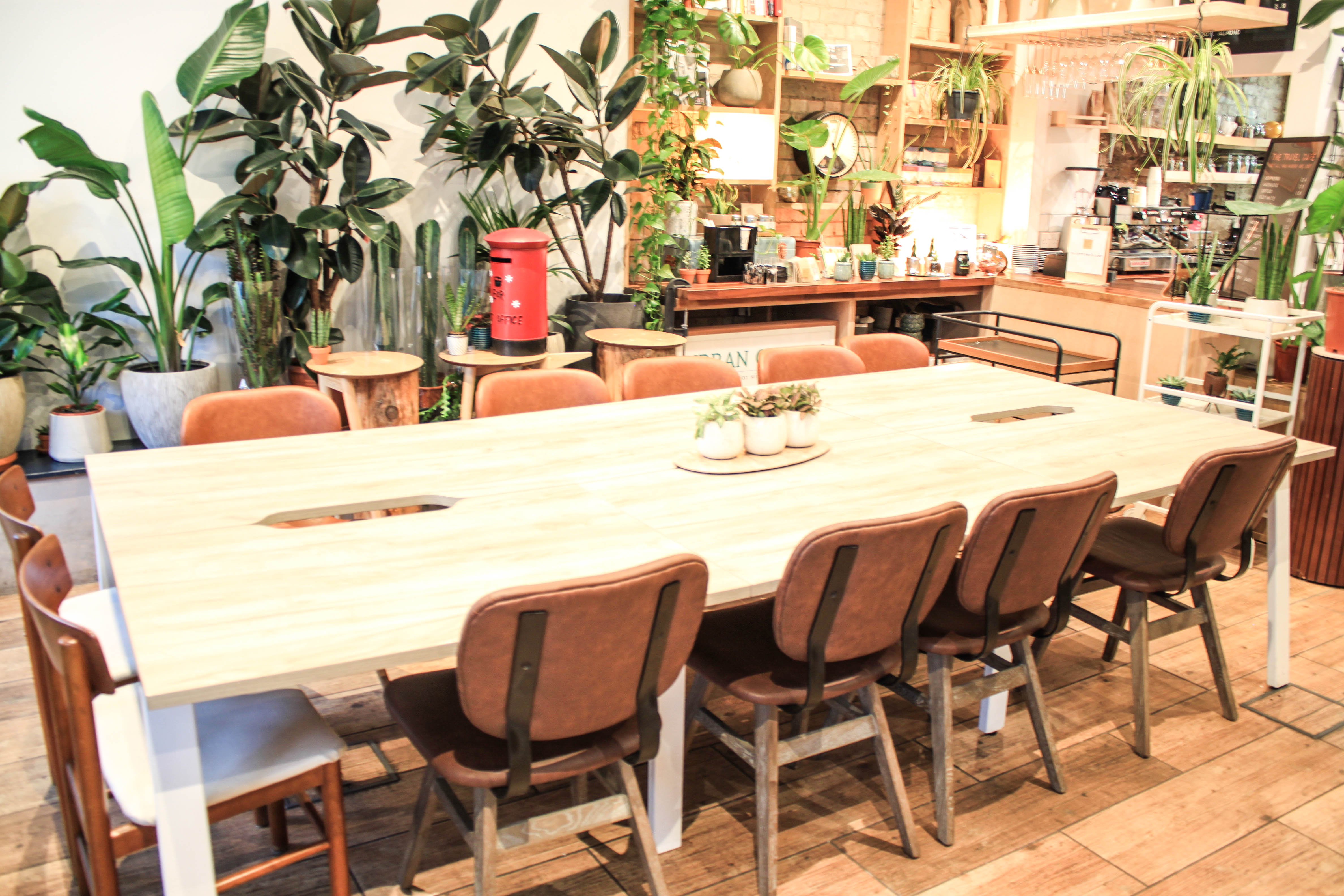 Meeting Room - kc5rrtpyeah.jpg