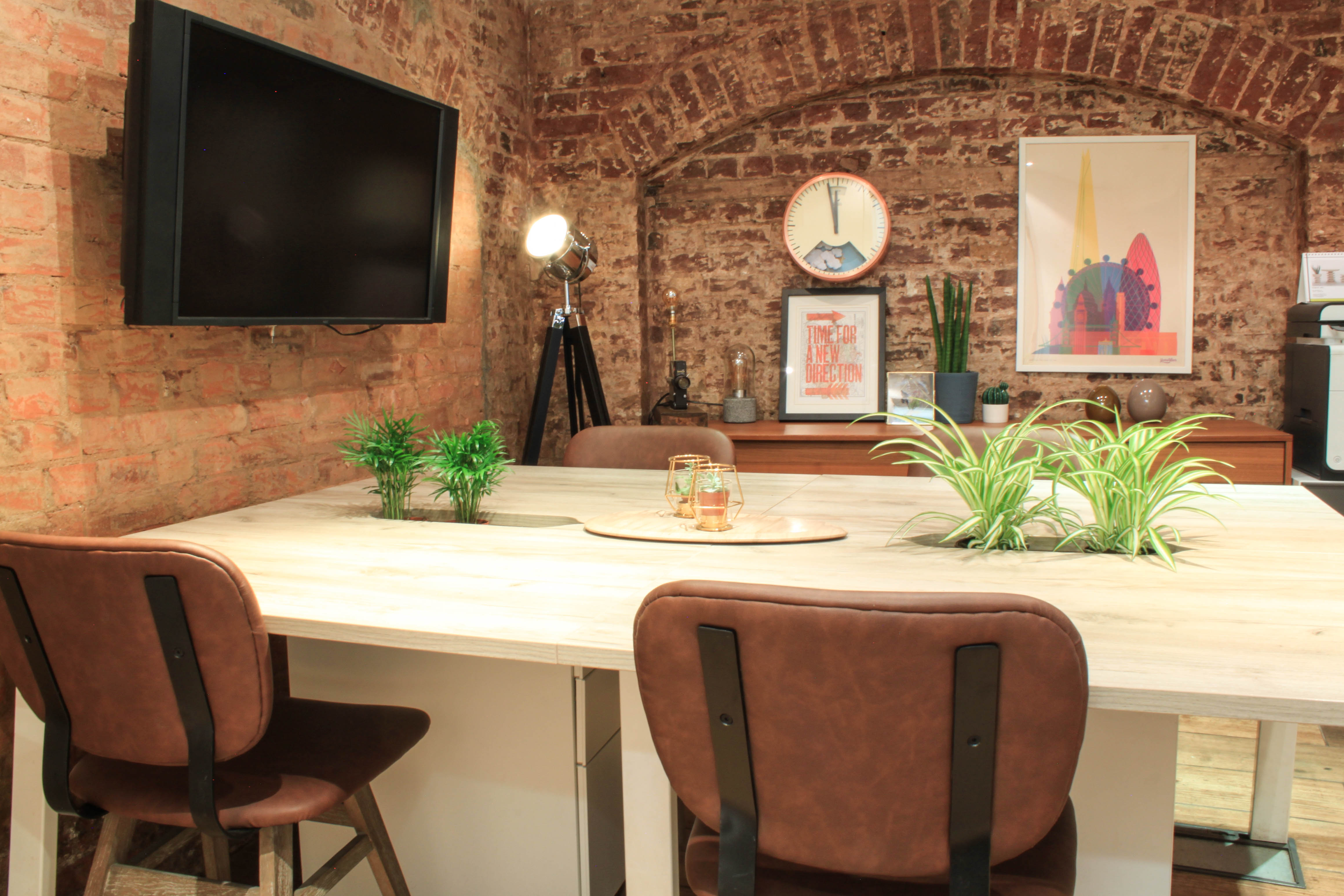 Meeting Room - xivkngsw3im.jpg