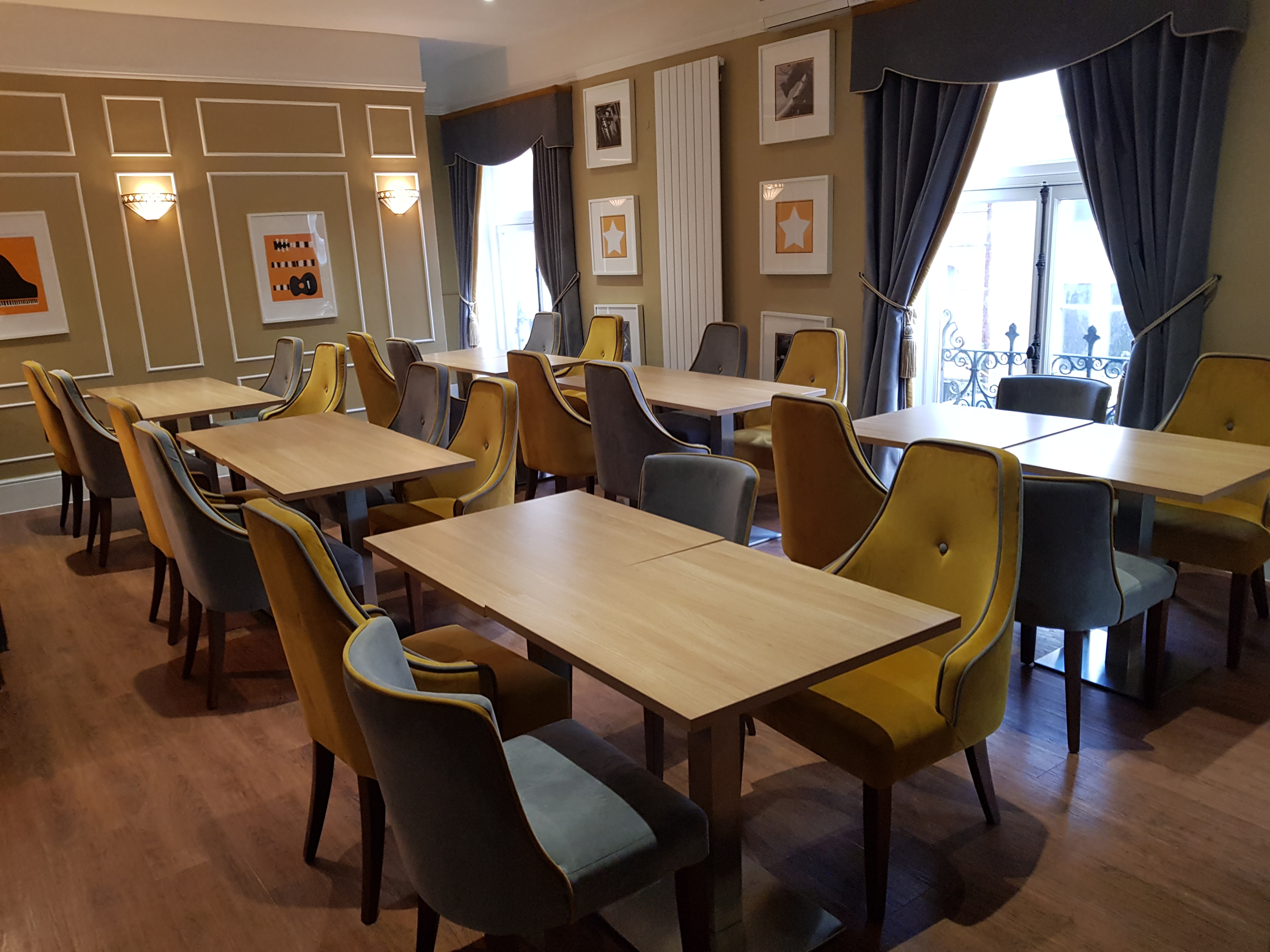 Spotlight Lounge - xvcytcpe0fe.jpg