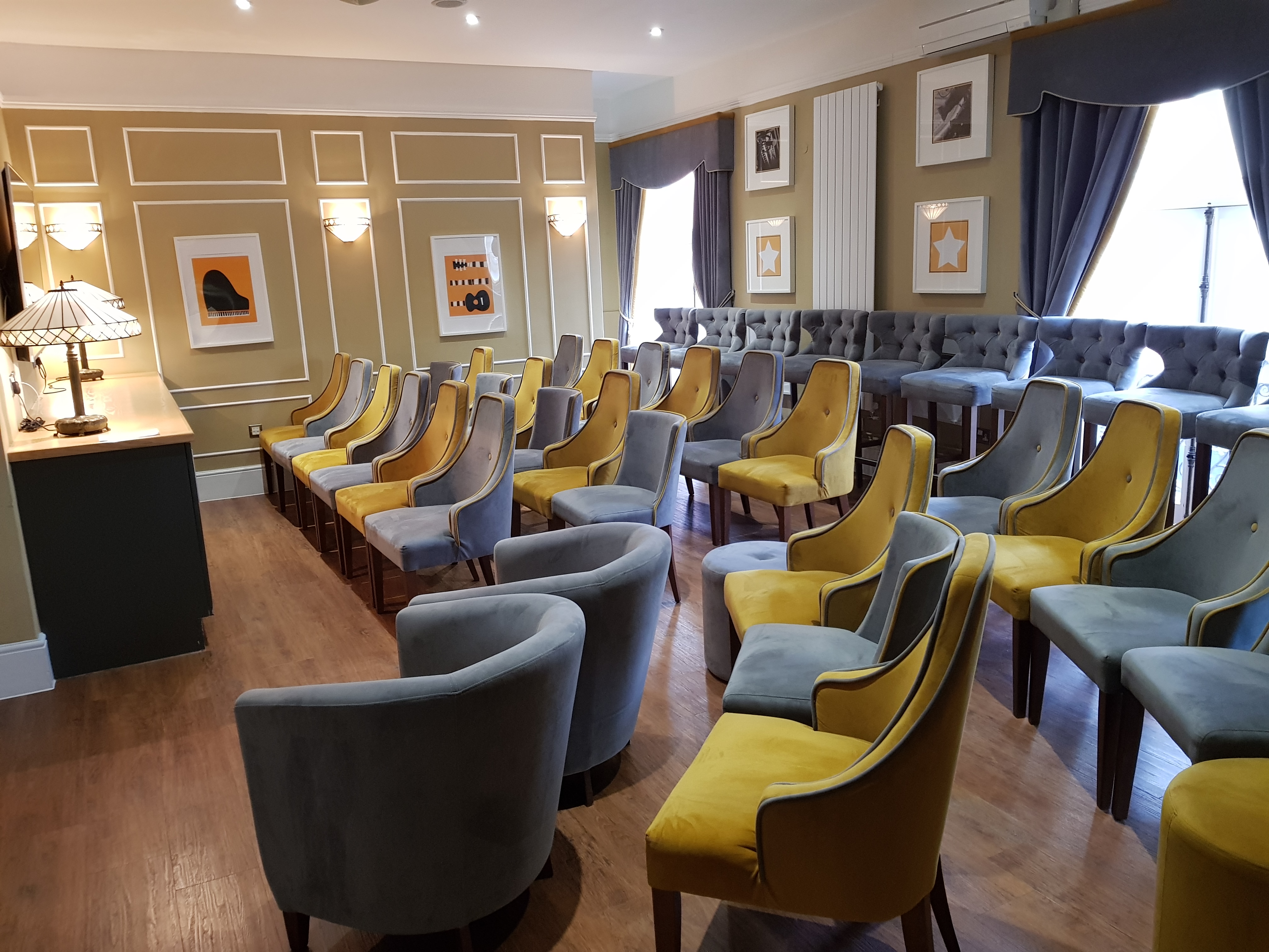 Spotlight Lounge - ydcy2h1dfwb.jpg