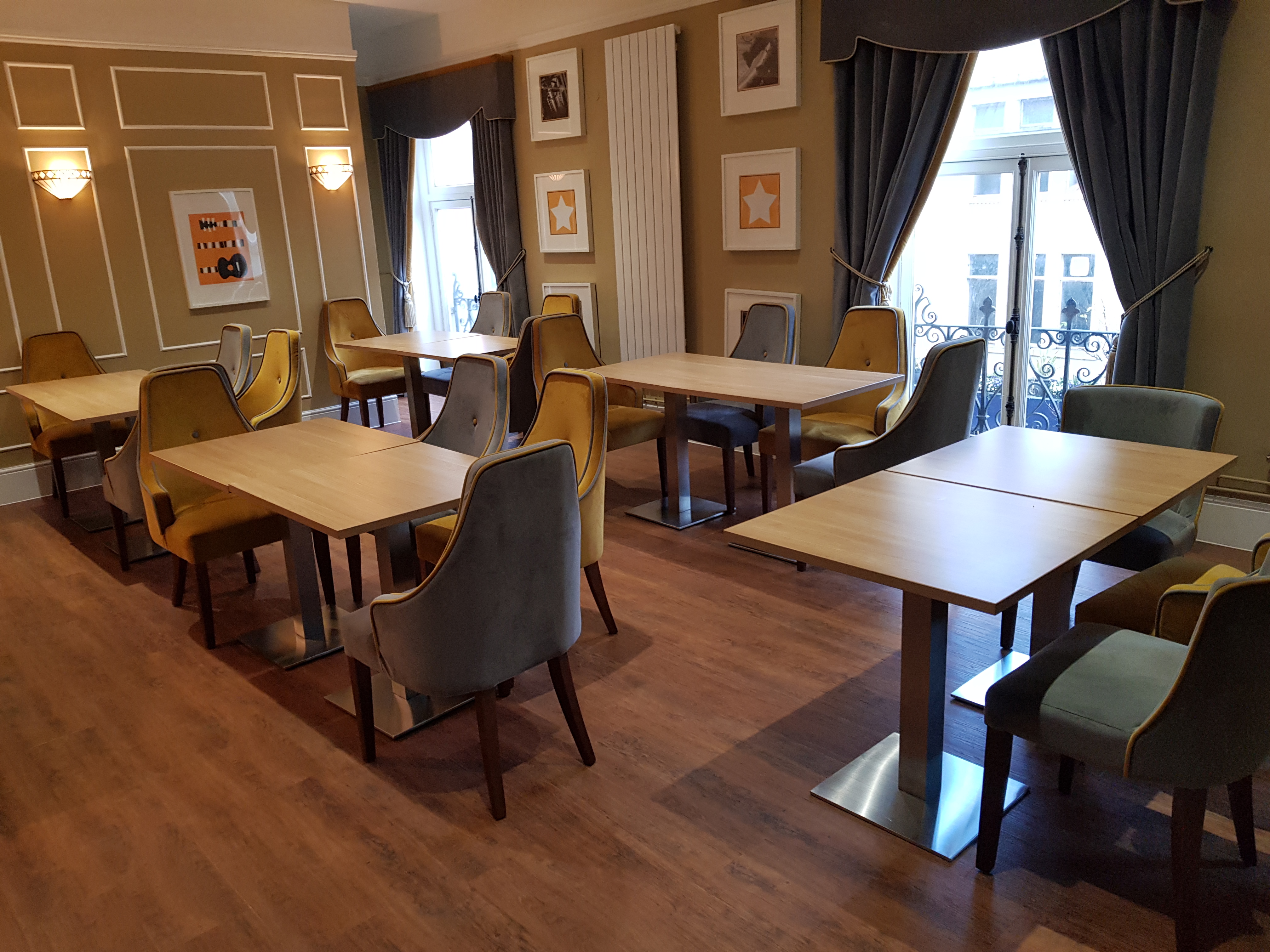 Spotlight Lounge - g3wklevb4t4.jpg