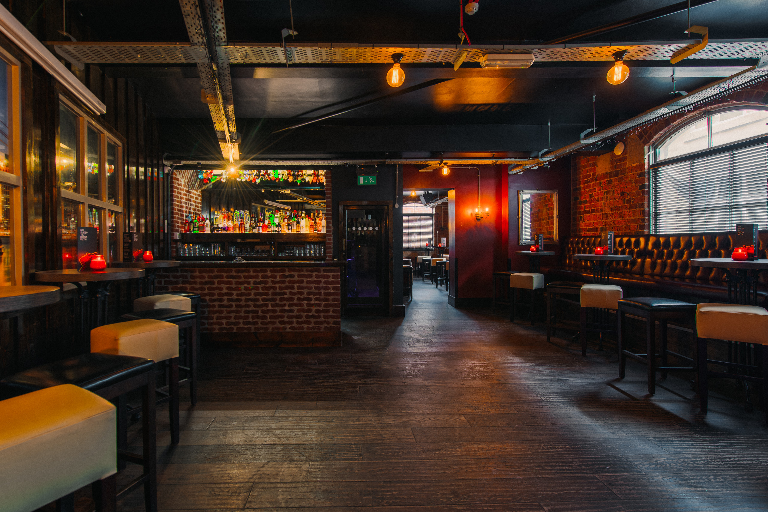 Stylish Brooklyn Heights venue with exposed brick, ideal for social events and networking.