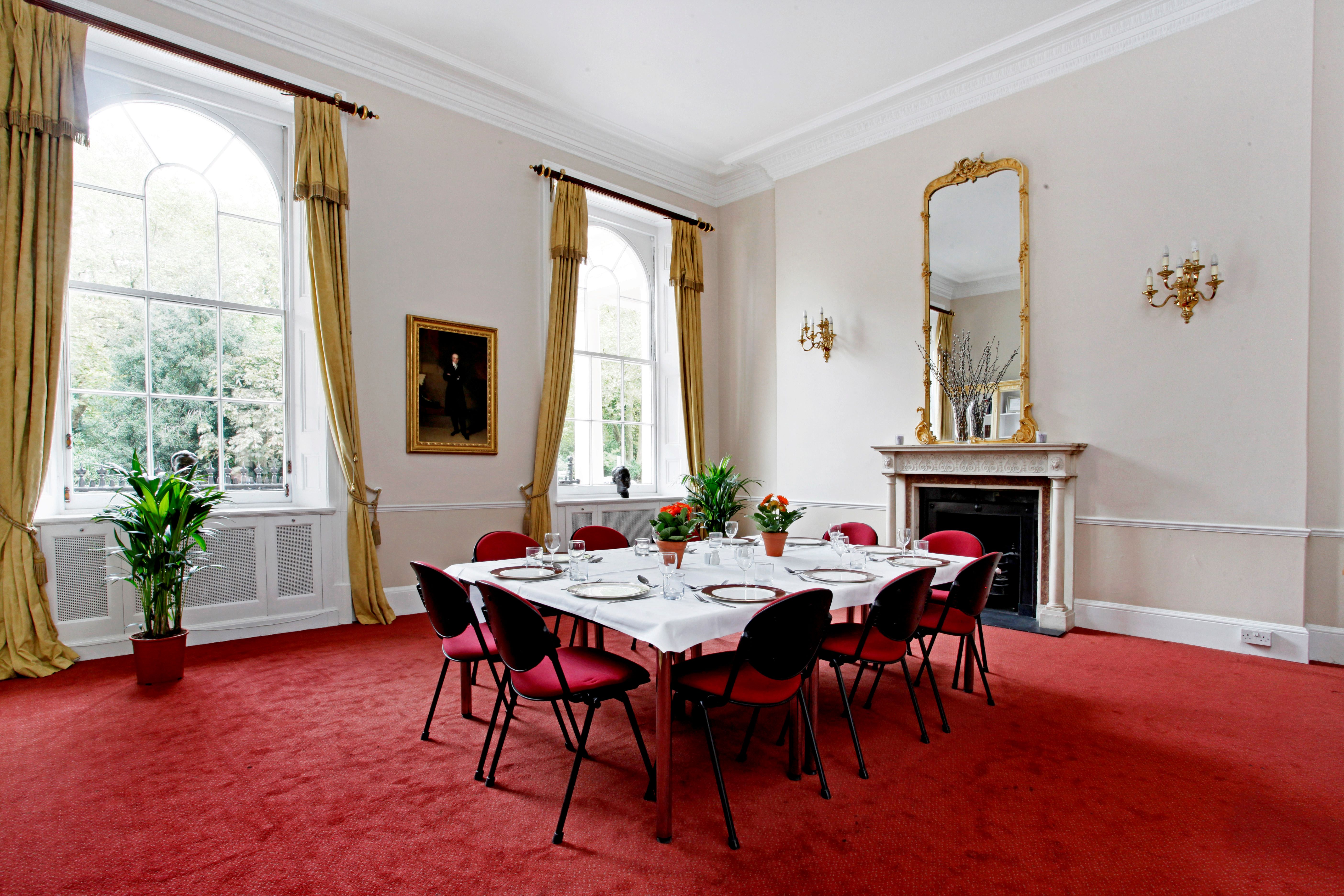 Roscoe Room - bgqvdz1betl.jpg