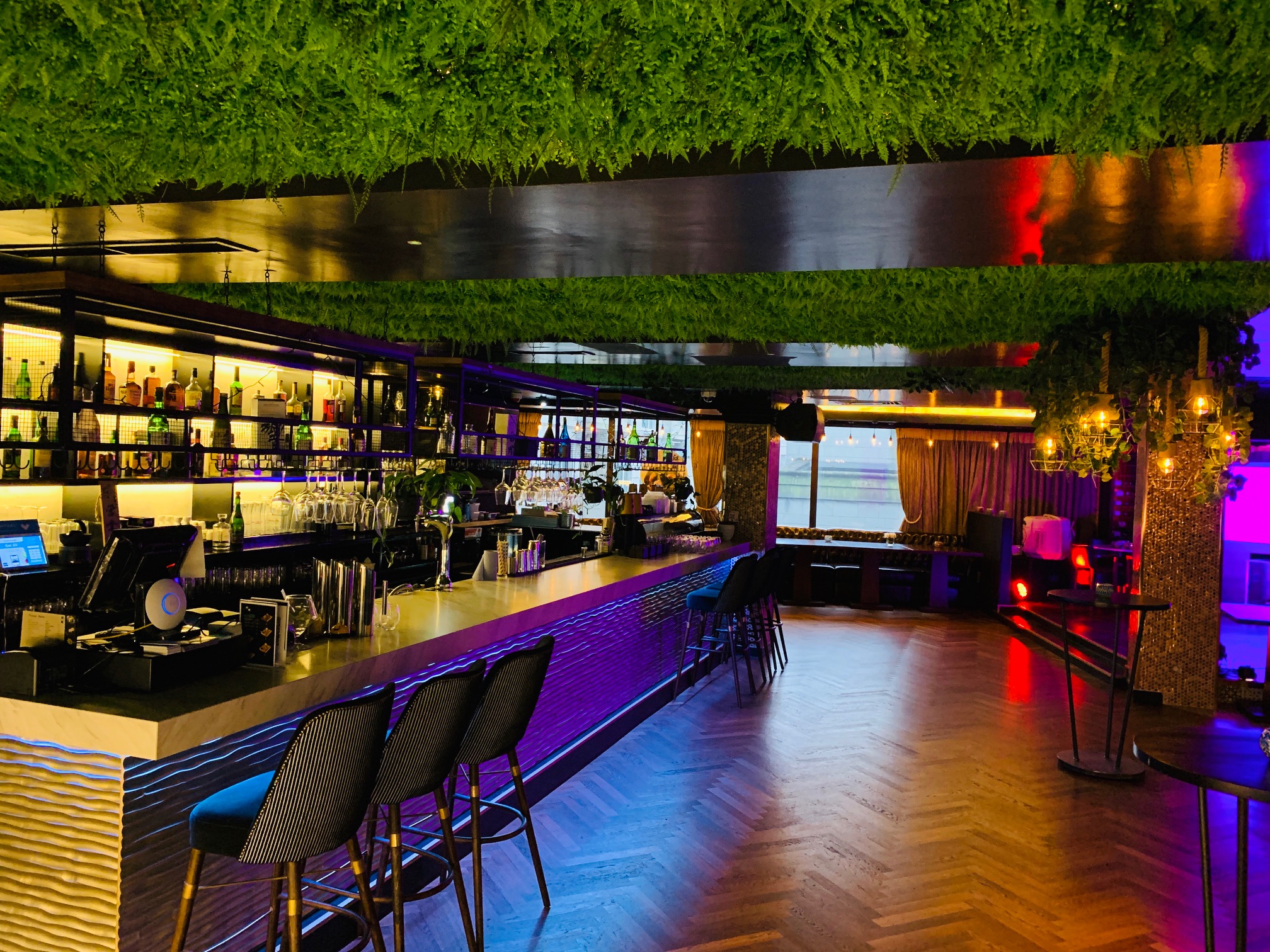 Stylish bar at Kirin Japanese Restaurant, perfect for networking events and gatherings.