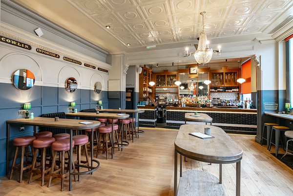 The Main Bar - mktuq3s5eyt.jpg