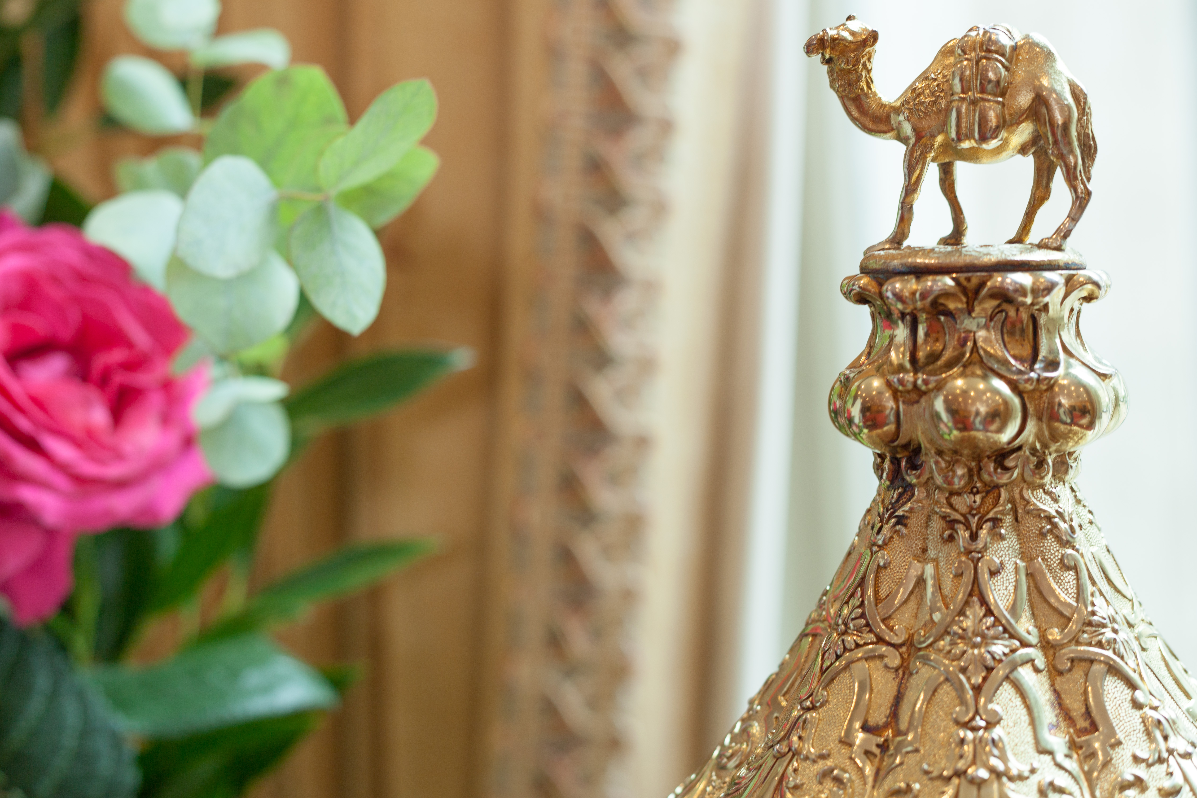 Ornate camel decor in Piper Room, Grocers' Hall for elegant event ambiance.