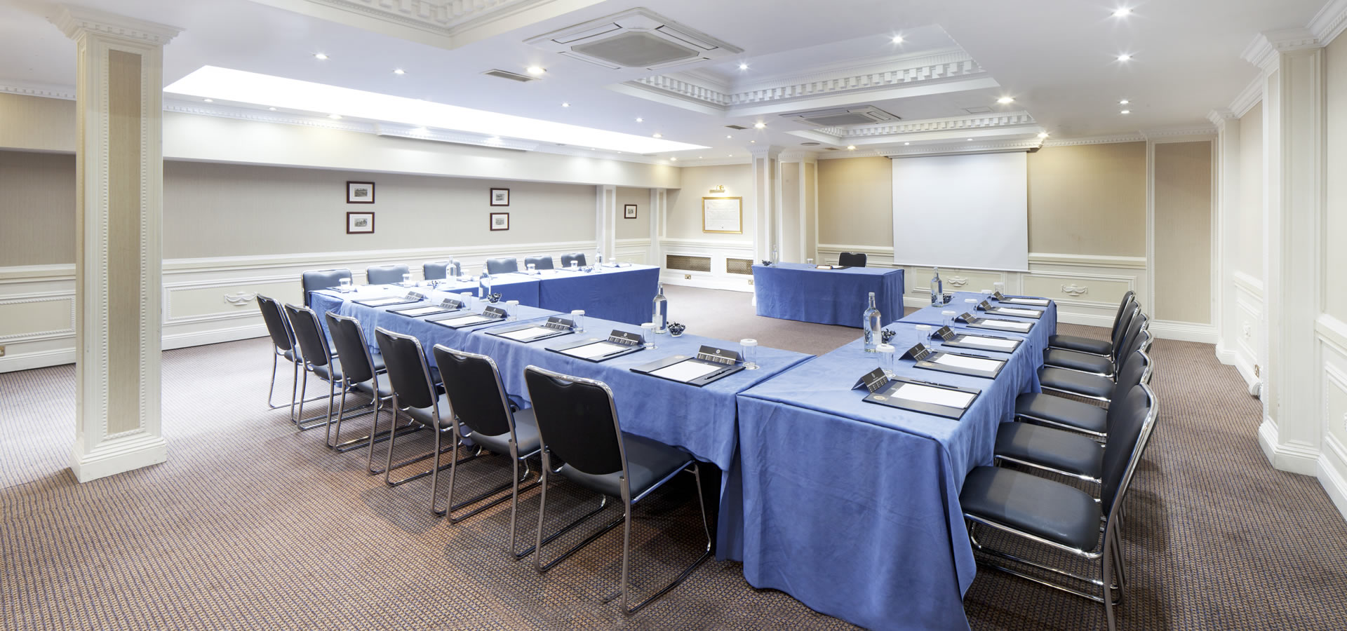Portland Suite meeting room with U-shaped seating, ideal for professional events and workshops.