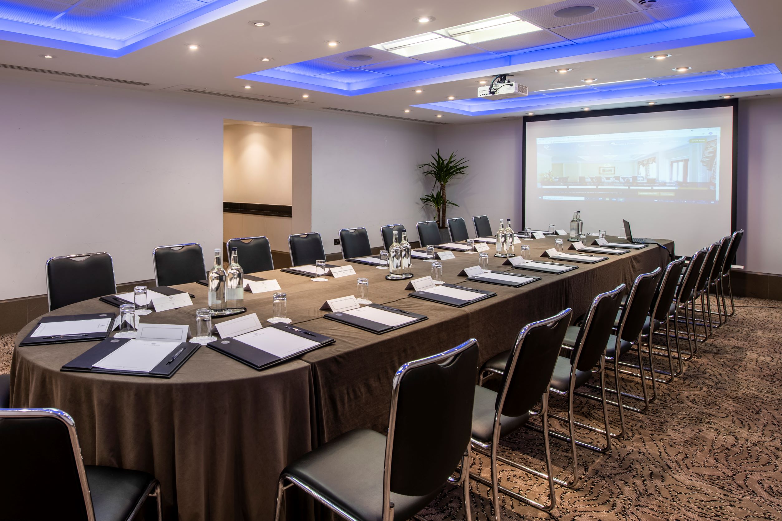 Langham Suite meeting room with U-shaped table for conferences and workshops.
