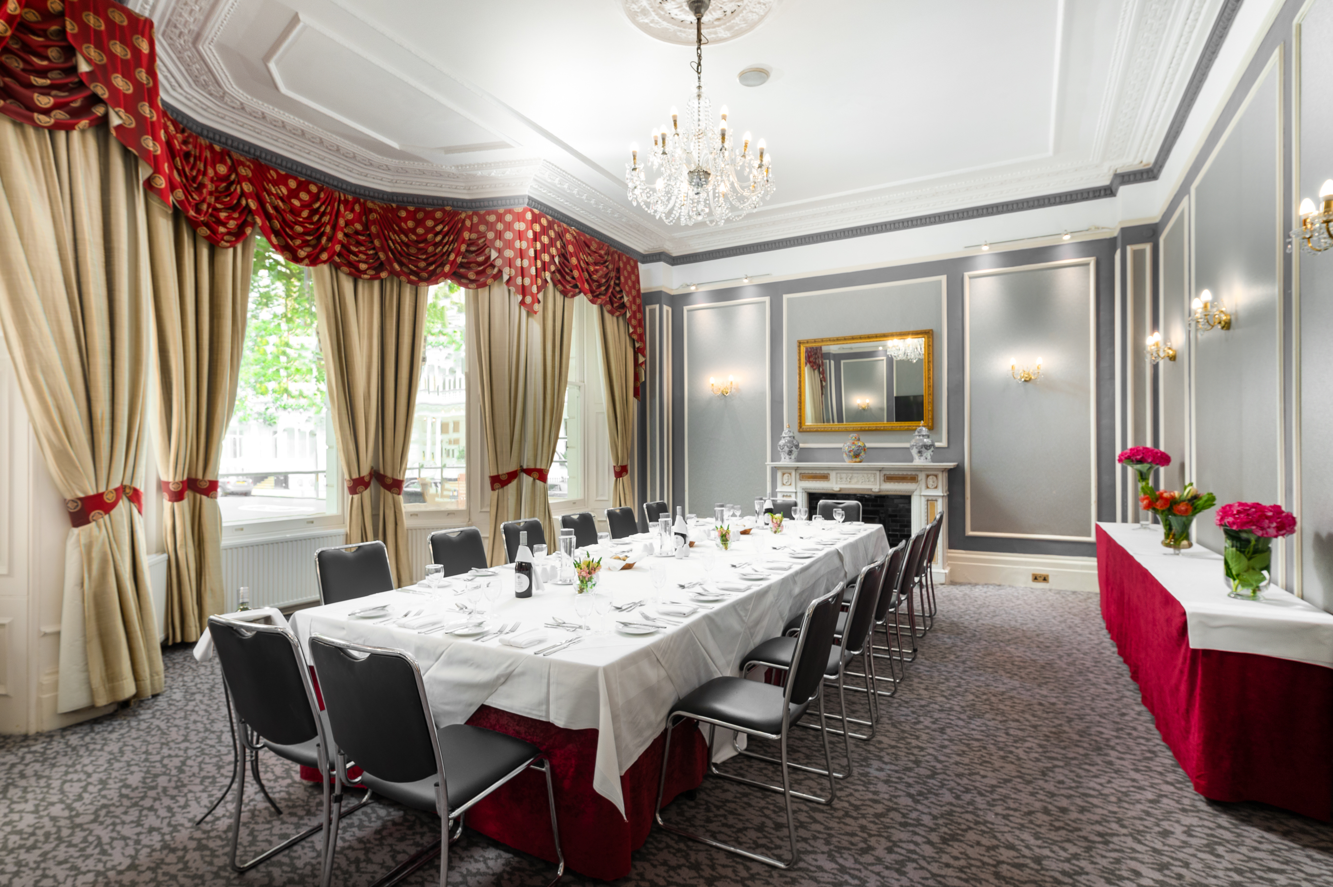 Library Suite at Gem Strathmore Hotel, elegant meeting room for professional events.