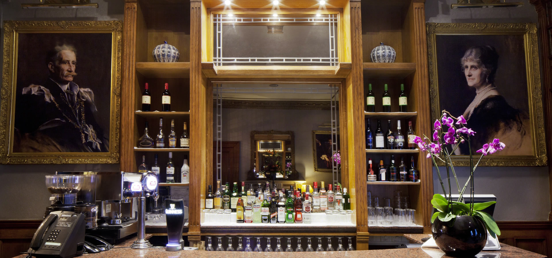 Elegant bar area in Gem Strathmore Hotel, perfect for networking events and cocktail receptions.