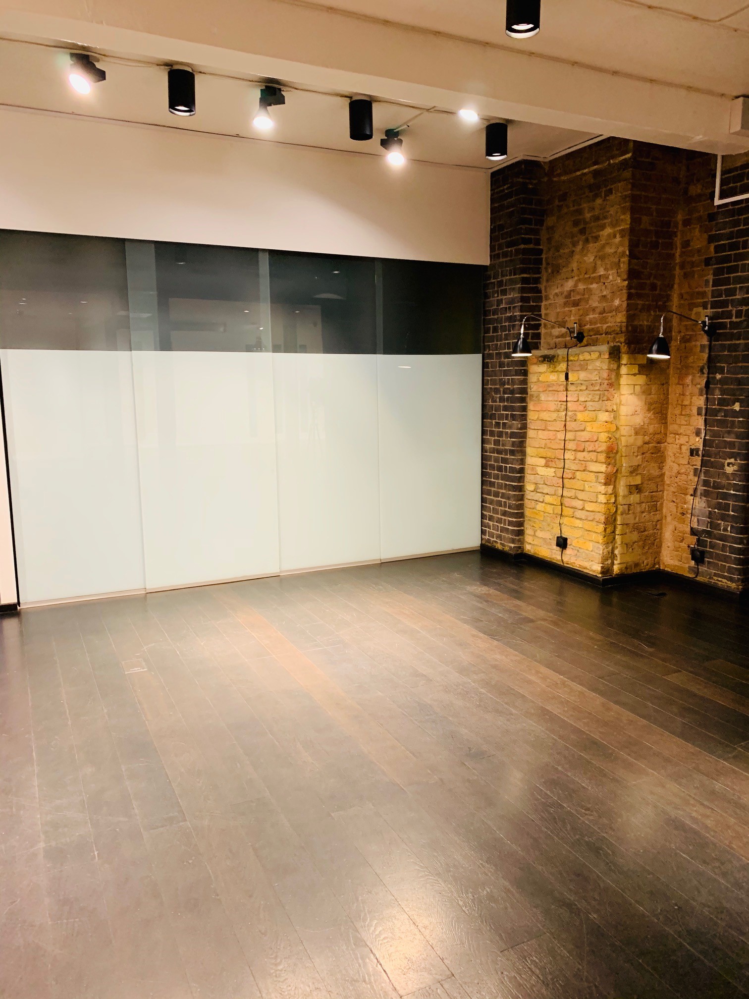 Whole Venue - 1pyjjrdk3ux.jpg