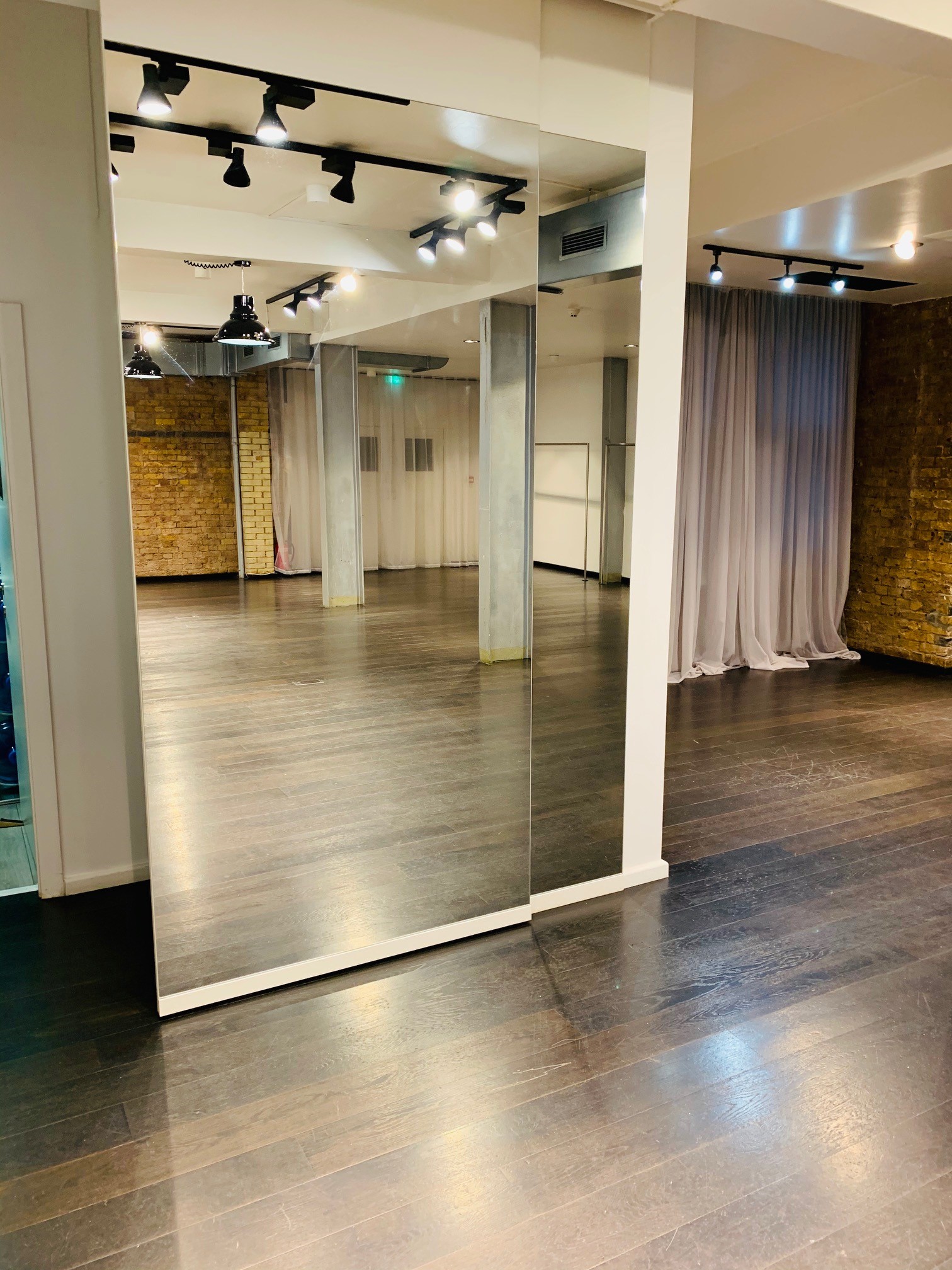 Whole Venue - wqed2hnf1xx.jpg