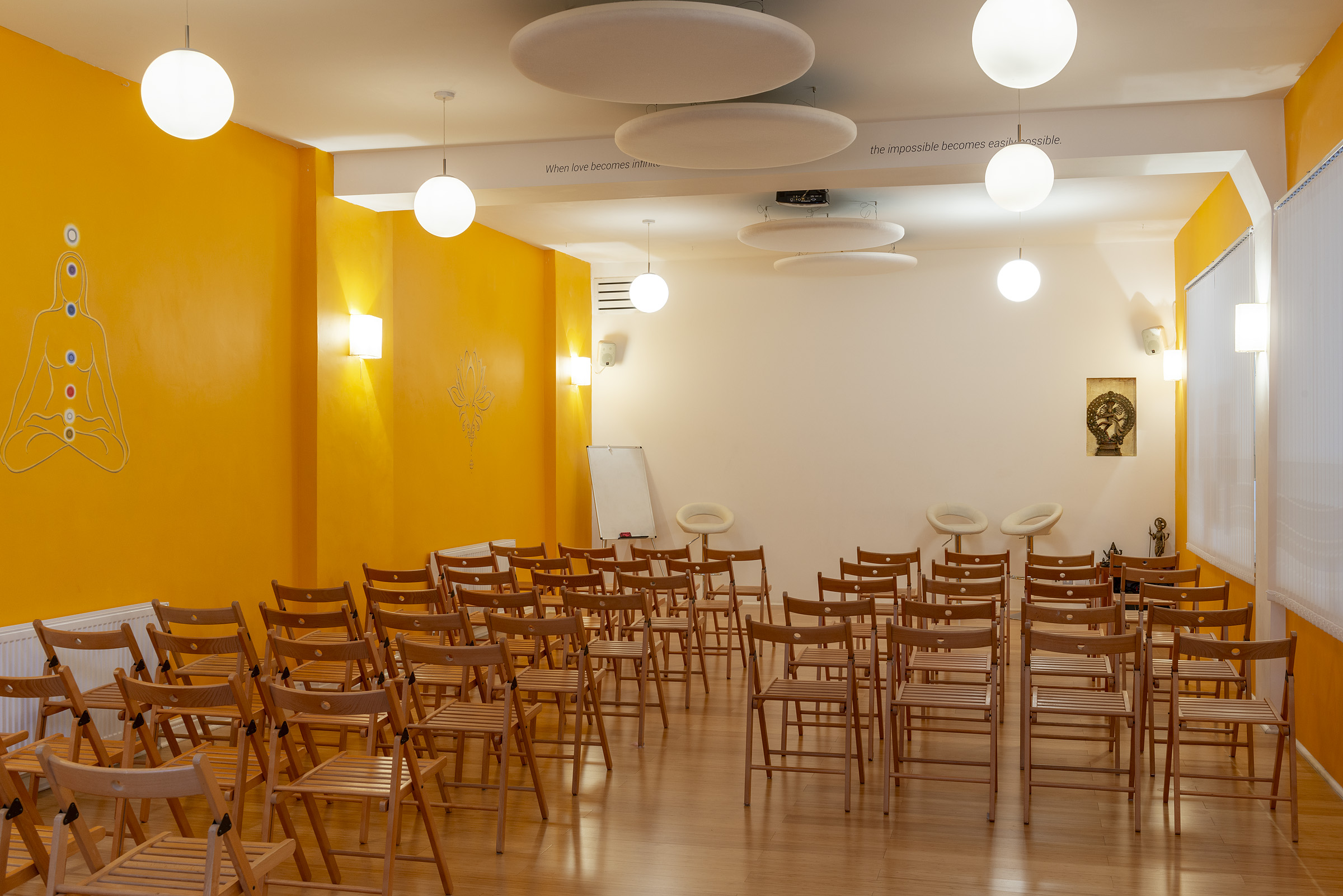 Shiva Studio at Tara Yoga Centre: bright orange walls, ideal for workshops and meetings.