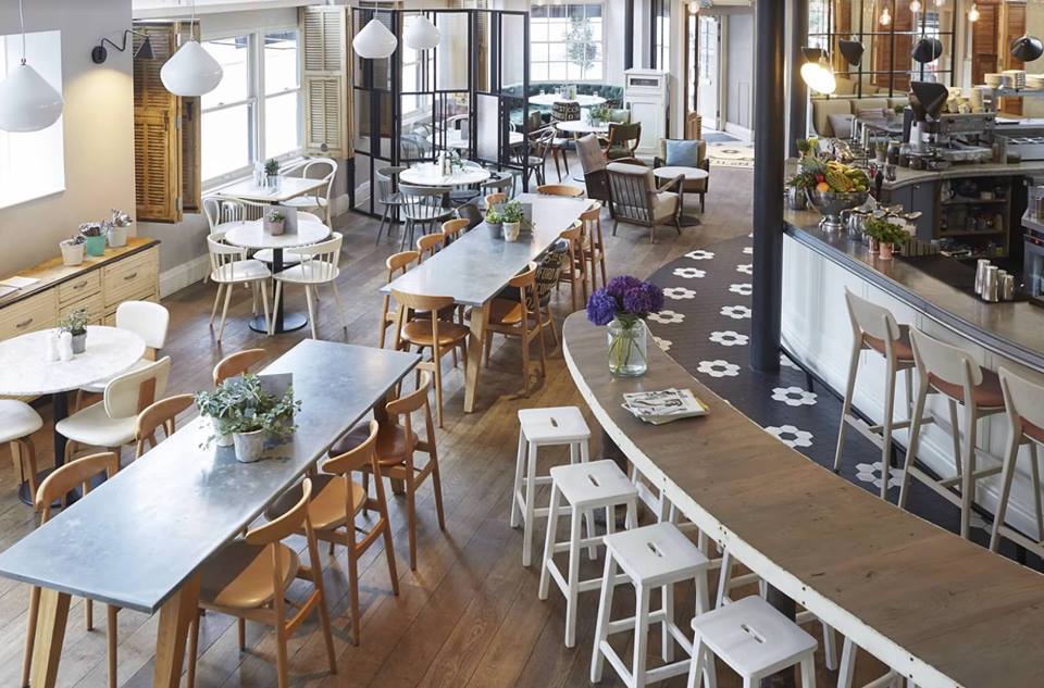 Stylish event space with communal tables, perfect for meetings and workshops.