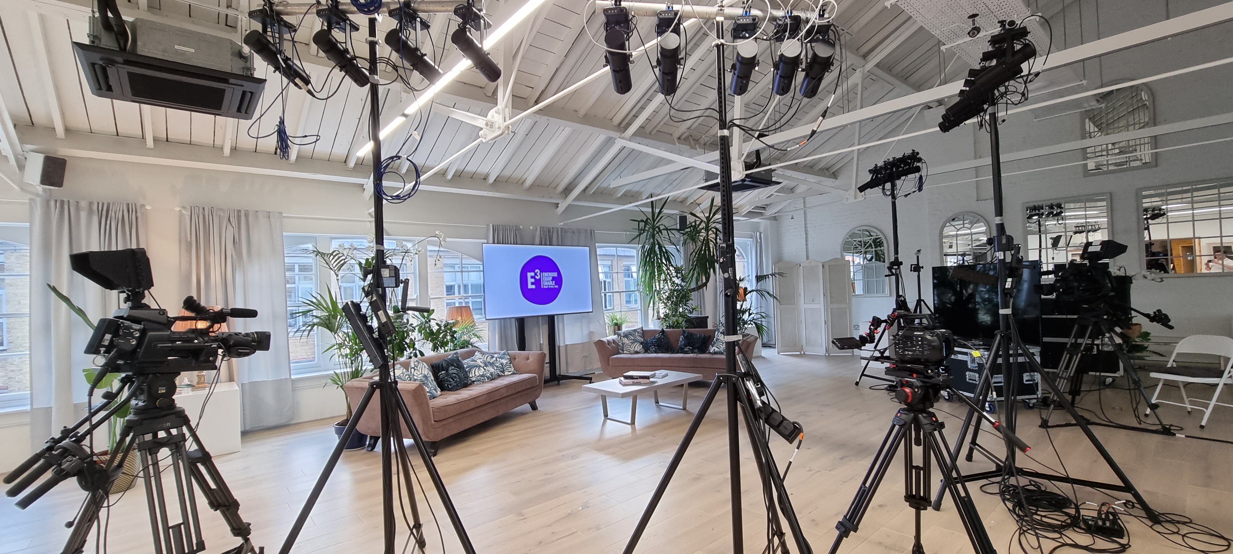 The New White Loft - nfqjxz15eoe.jpg