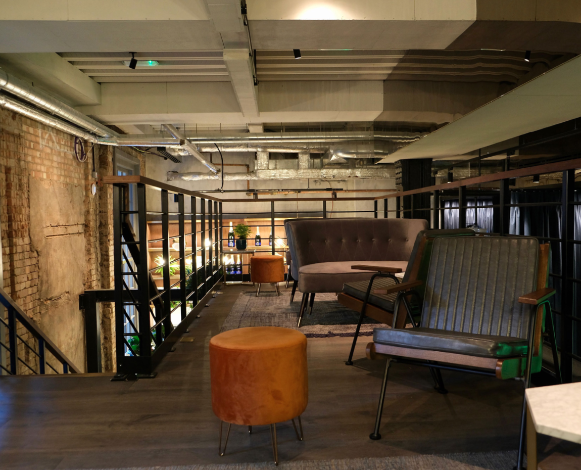 Modern meeting space with industrial design for informal gatherings at Exclusive Venue.