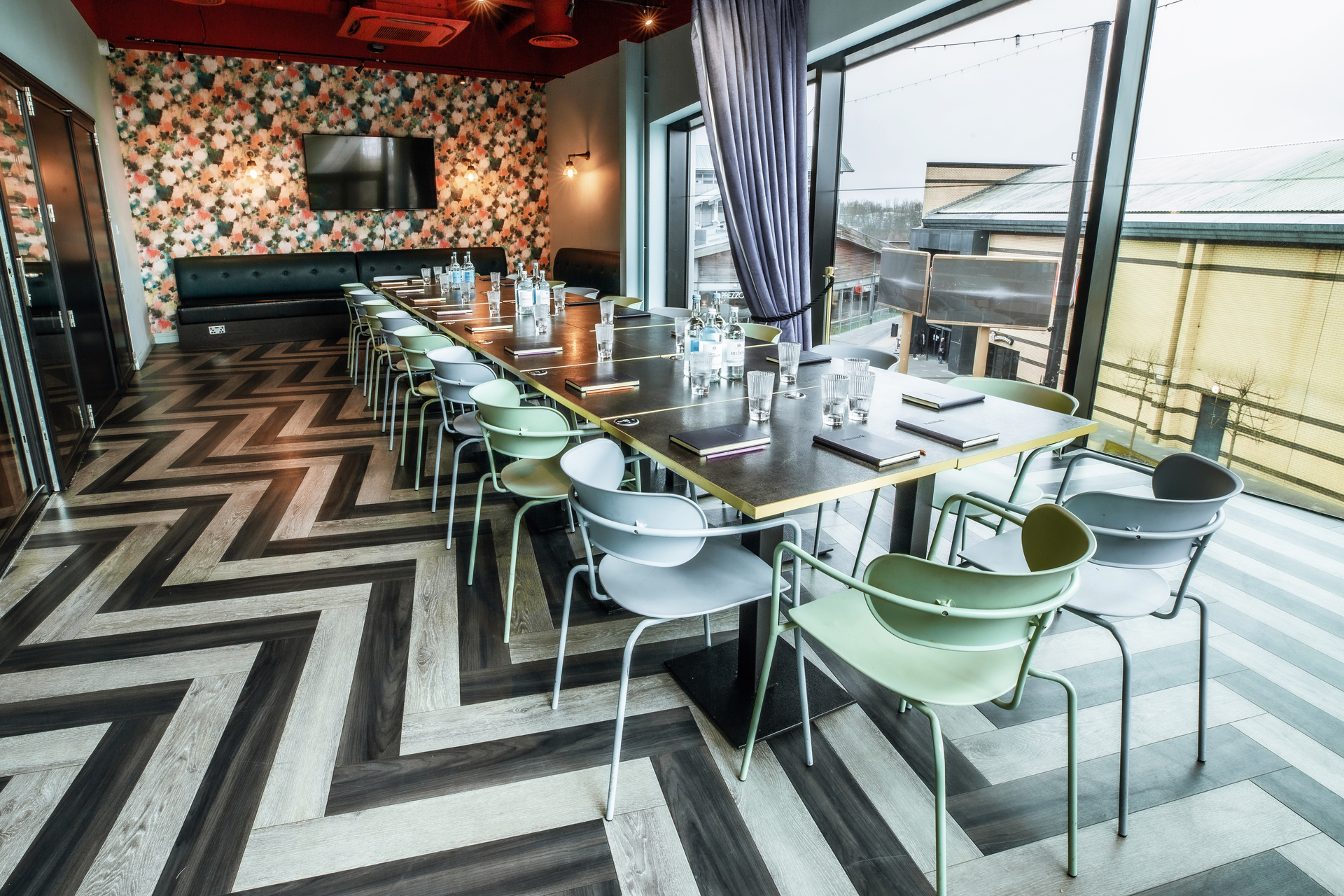 Modern meeting space at Puttshack Lakeside for exclusive venue hire and collaboration.