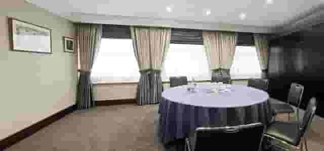 Syndicate Room