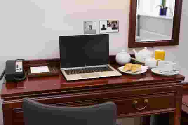 Syndicate Room