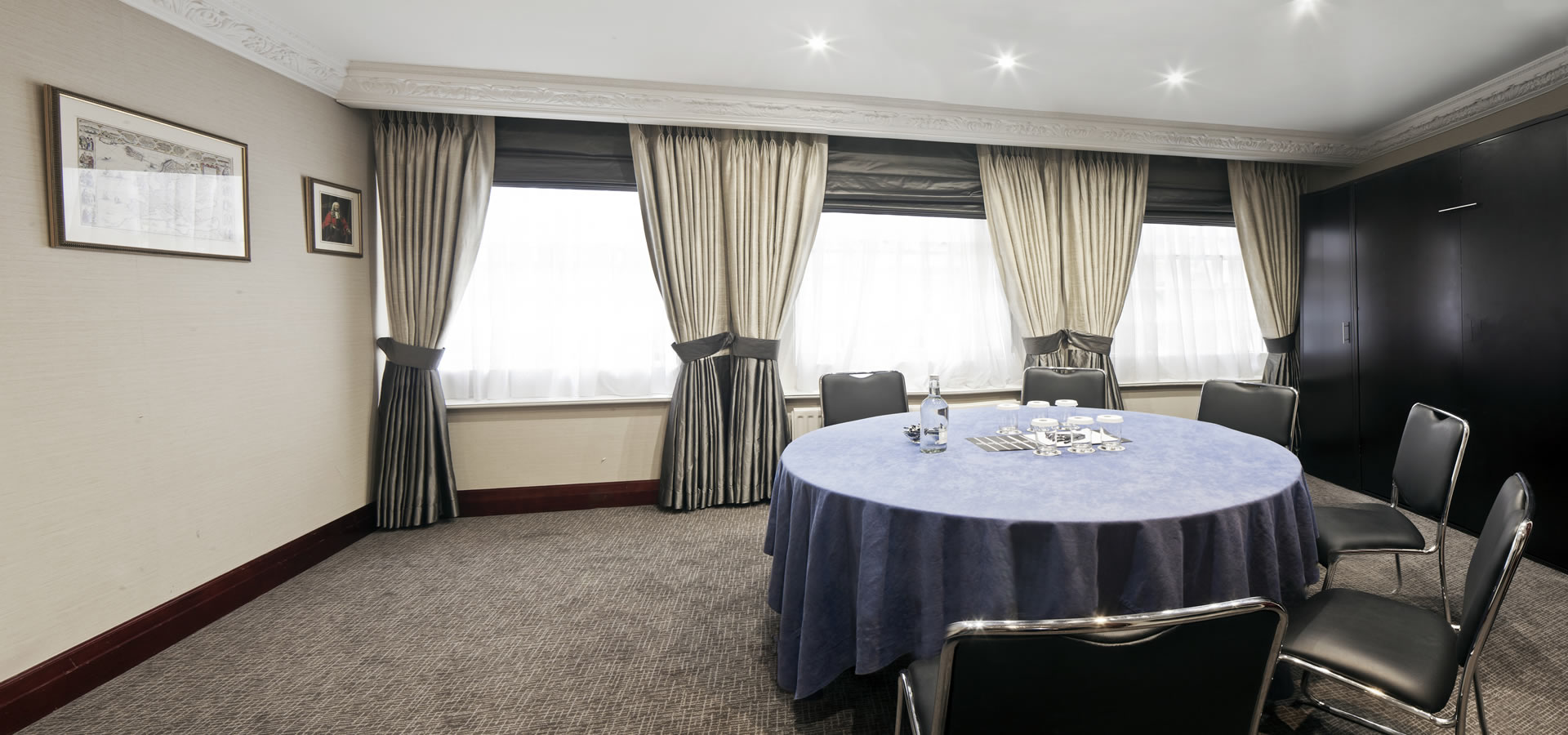Syndicate Room at Fitzrovia Hotel, round table setup for meetings and discussions.