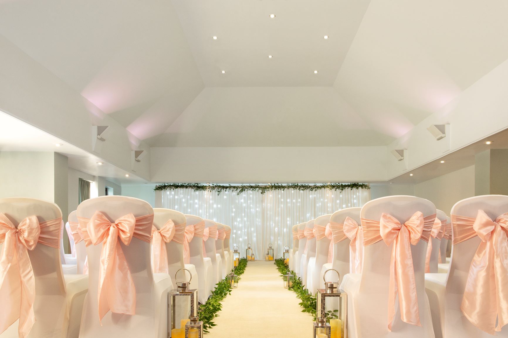 Hogarth Suite at Bridgewood Manor: elegant wedding venue with pink-draped chairs.