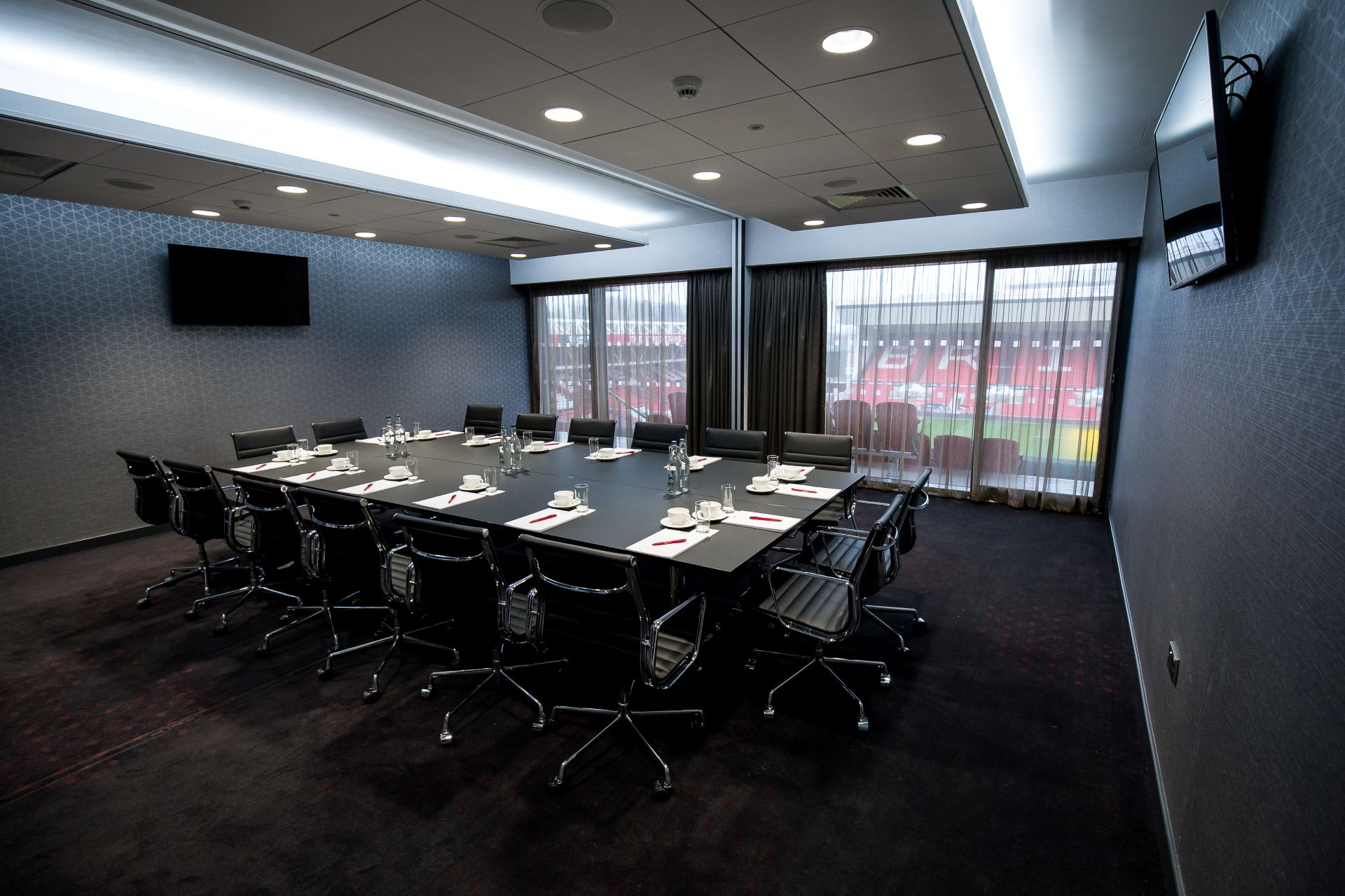 Executive Boxes - 005bc33b-74be-4a9f-88e9-7f5bb91a9c1e.jpg