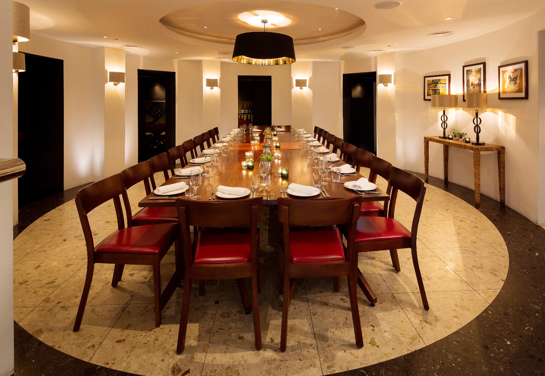 Private dining room with elegant table for intimate meetings and exclusive events.