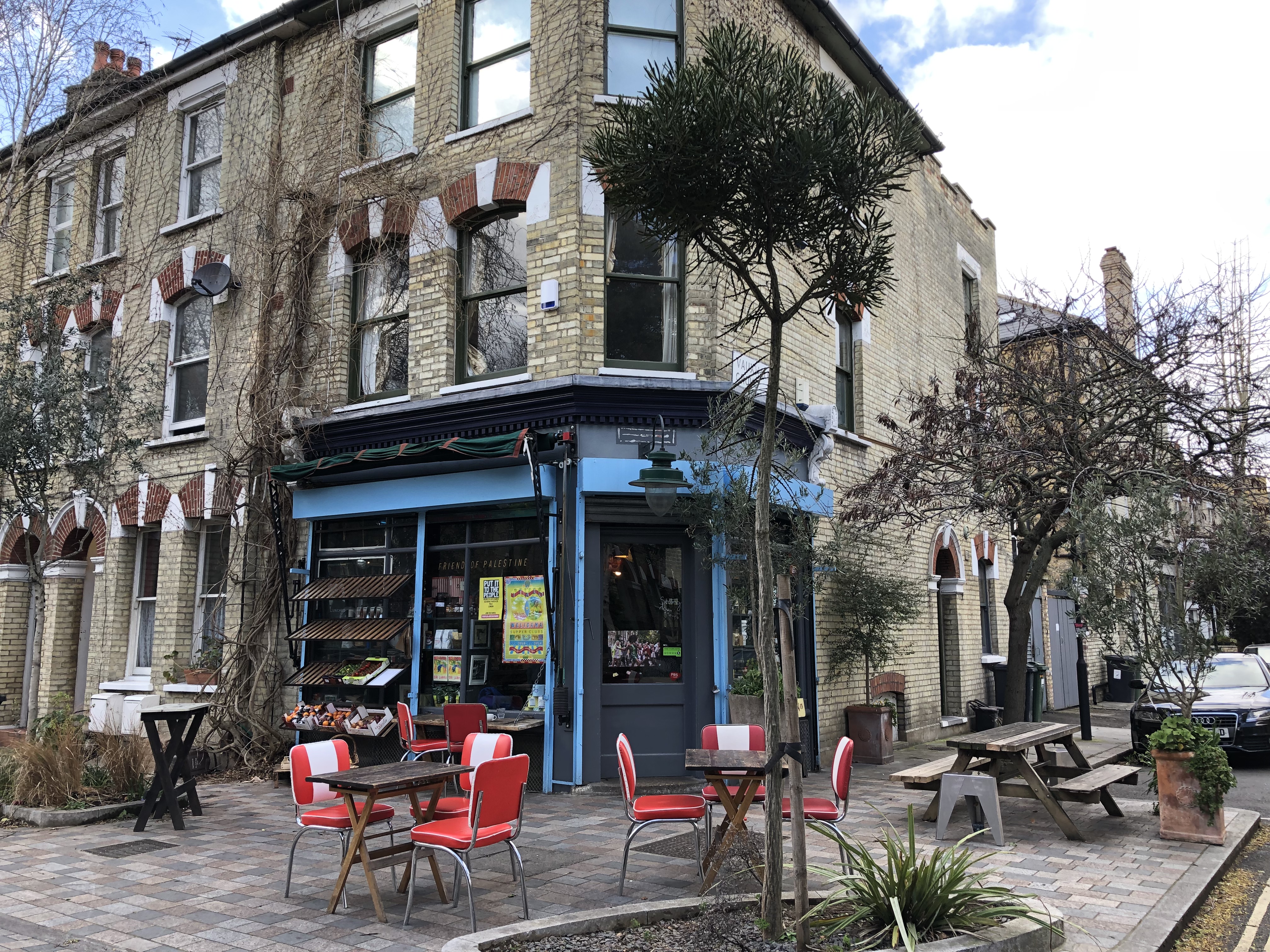 Charming outdoor venue at Italo Delicatessen for casual meetings and events.