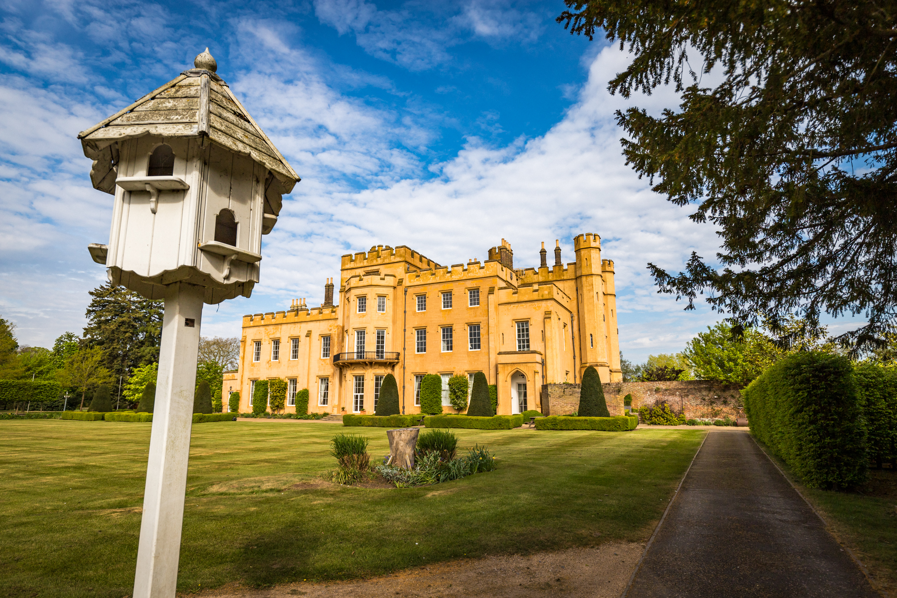 Ditton Manor House: elegant historic mansion for weddings and corporate events.