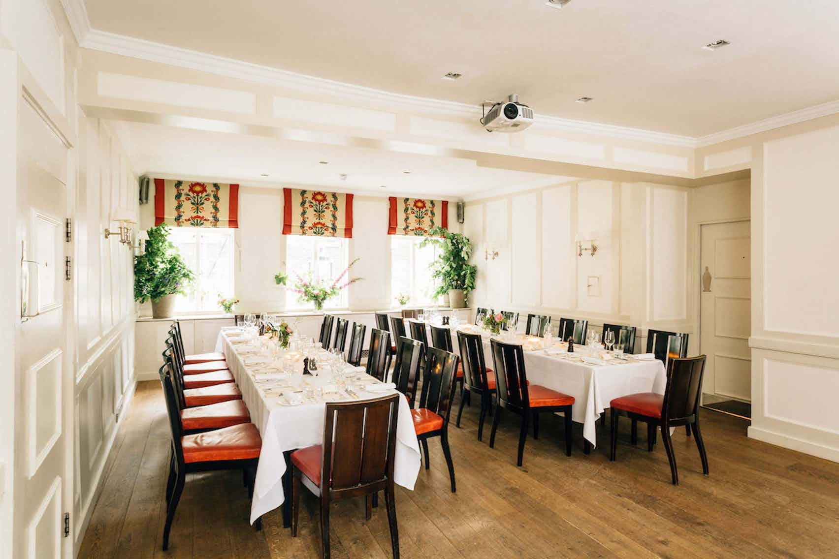 Elegant meeting room with long table, ideal for corporate events and presentations.