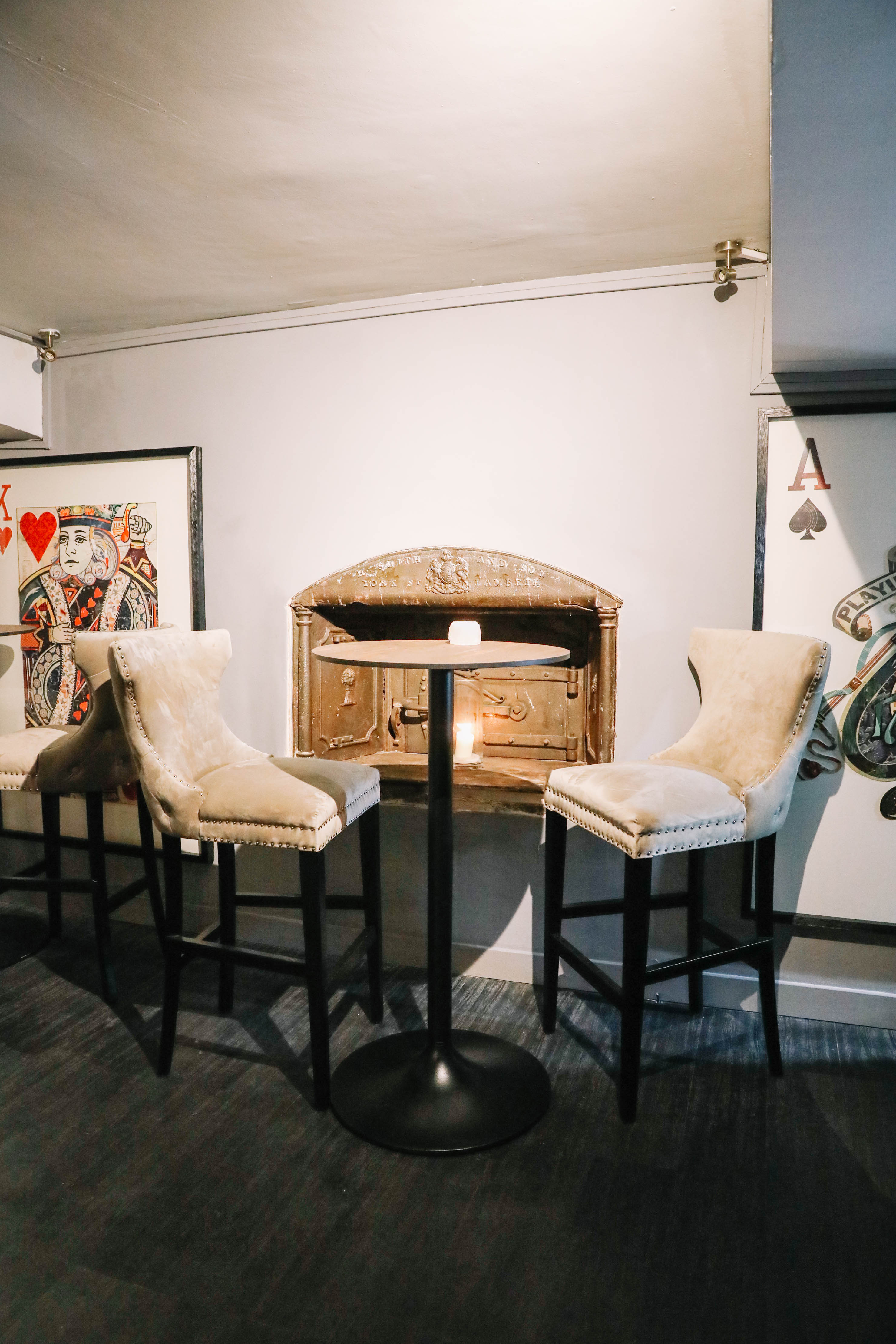 Intimate meeting space at Sandy's Piano Bar with plush chairs and artistic decor.