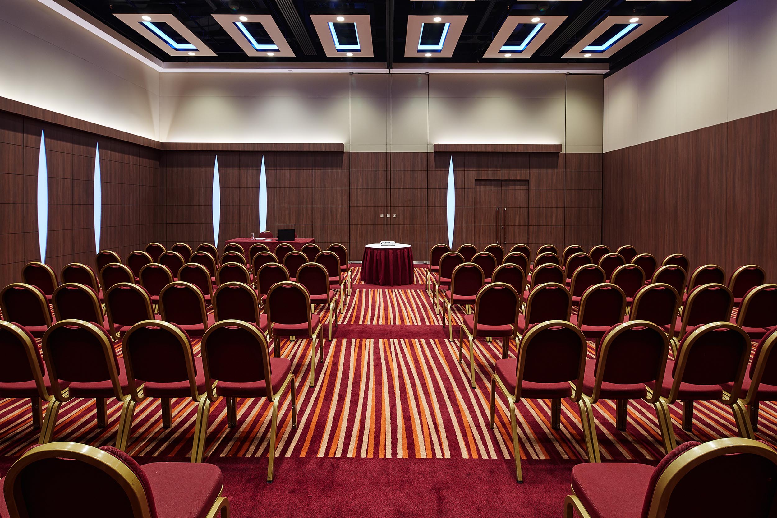 LONDON VII - qa3bghrwhkc.jpg