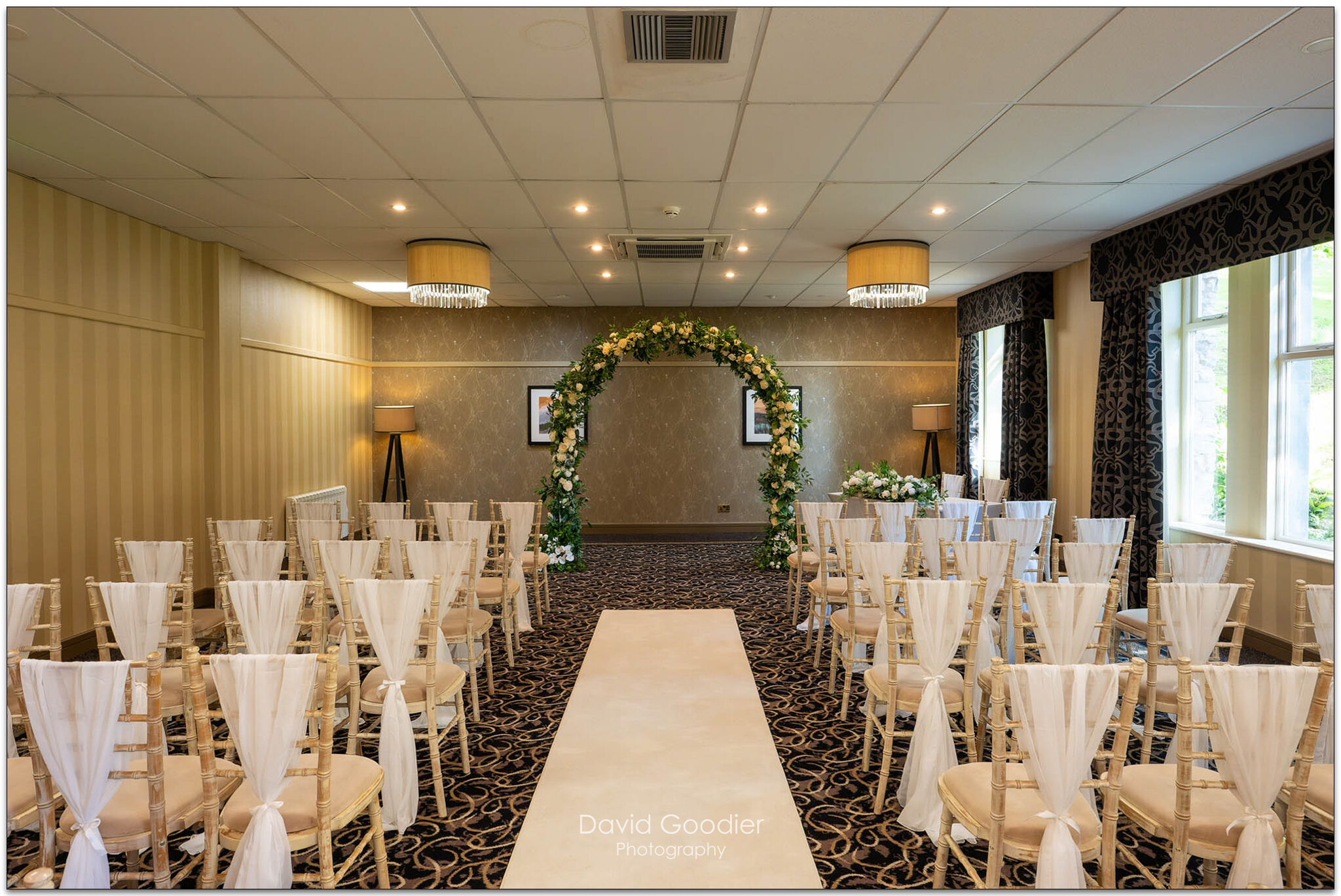 Oak Room - q4tisk03tvz.jpg