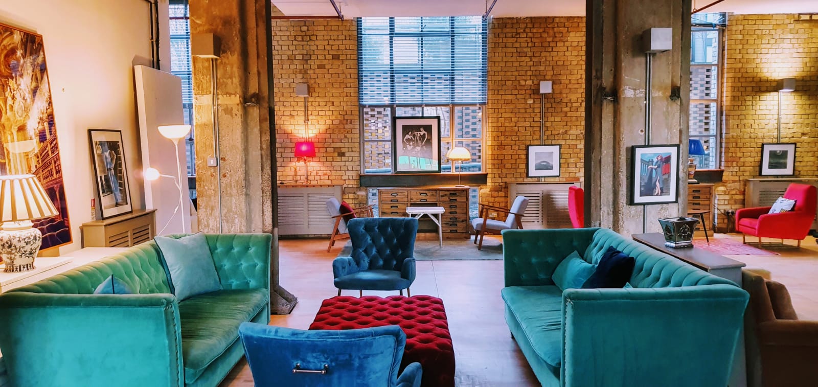 Stylish lounge at The New Yorker Gallery, ideal for networking events and meetings.