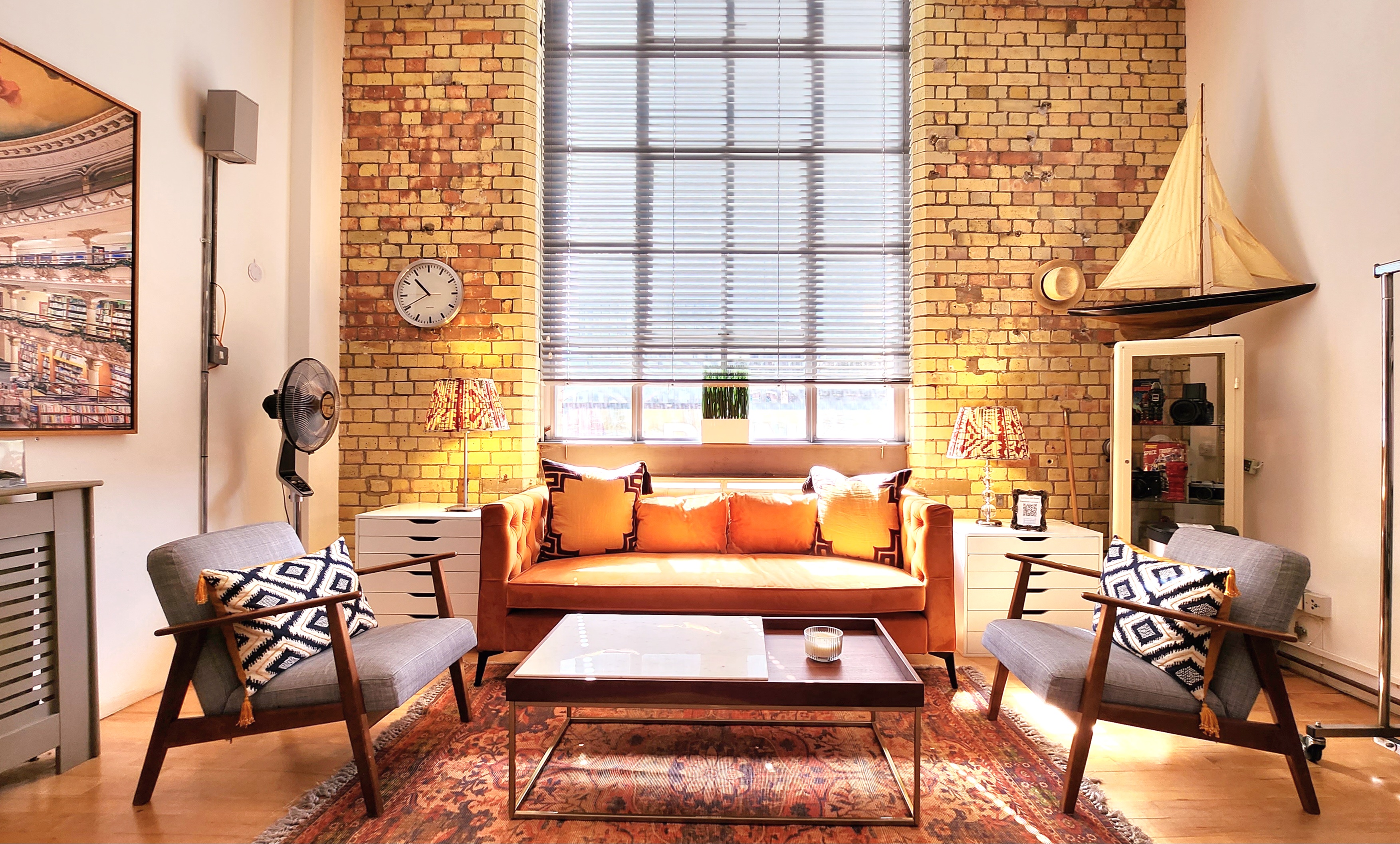 Stylish lounge at The New Yorker Gallery, ideal for networking events in London.