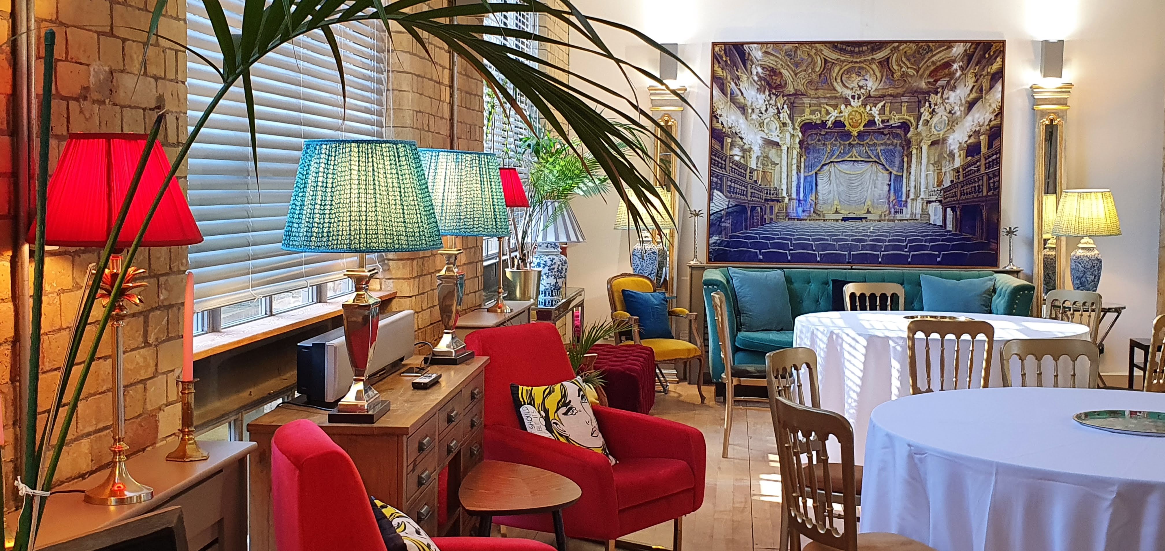 Stylish meeting space at The New Yorker Gallery, perfect for events and gatherings.