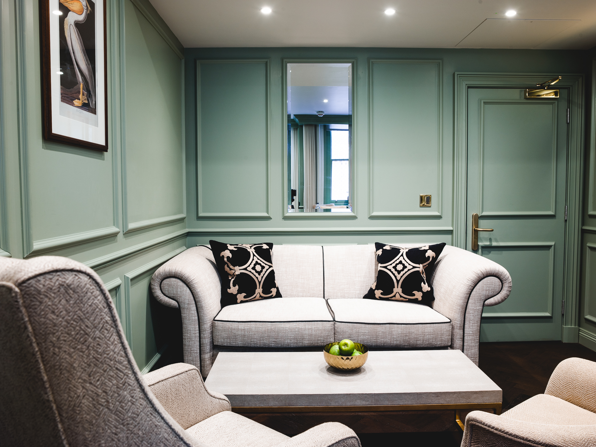 Stylish meeting space at The Curio Lounge in Cadogan Gardens with green walls, perfect for networking.