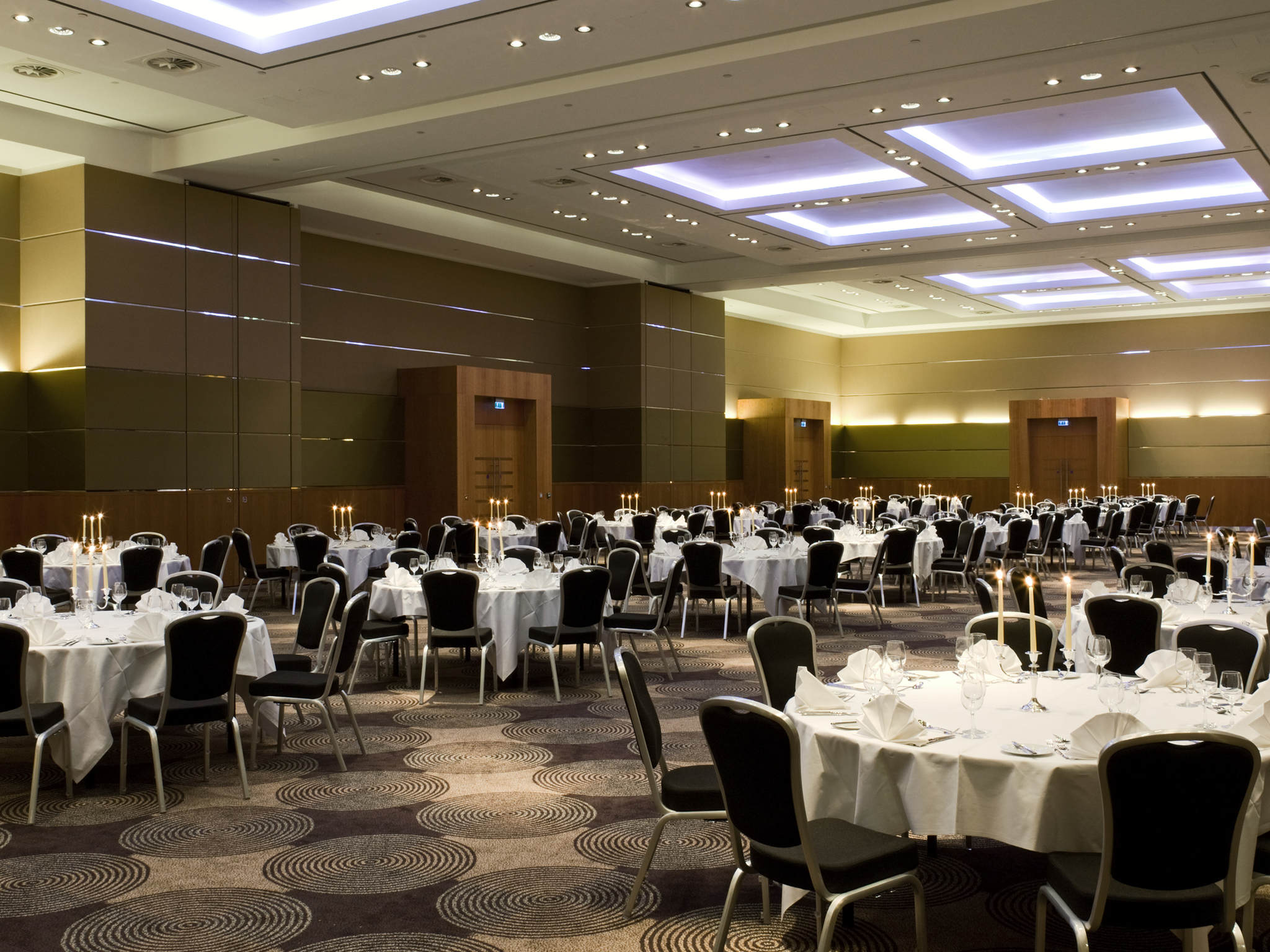 Elegant Arora Ballroom at Sofitel London Heathrow, perfect for weddings and conferences.