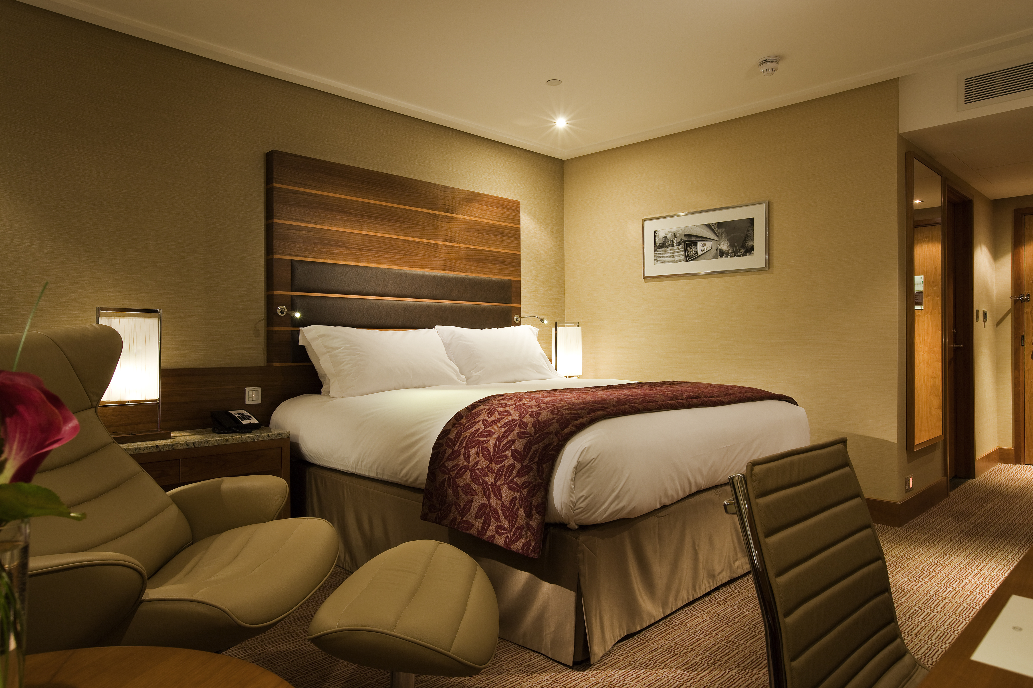 New York Suite at Sofitel London Heathrow, modern hotel room for events and relaxation.