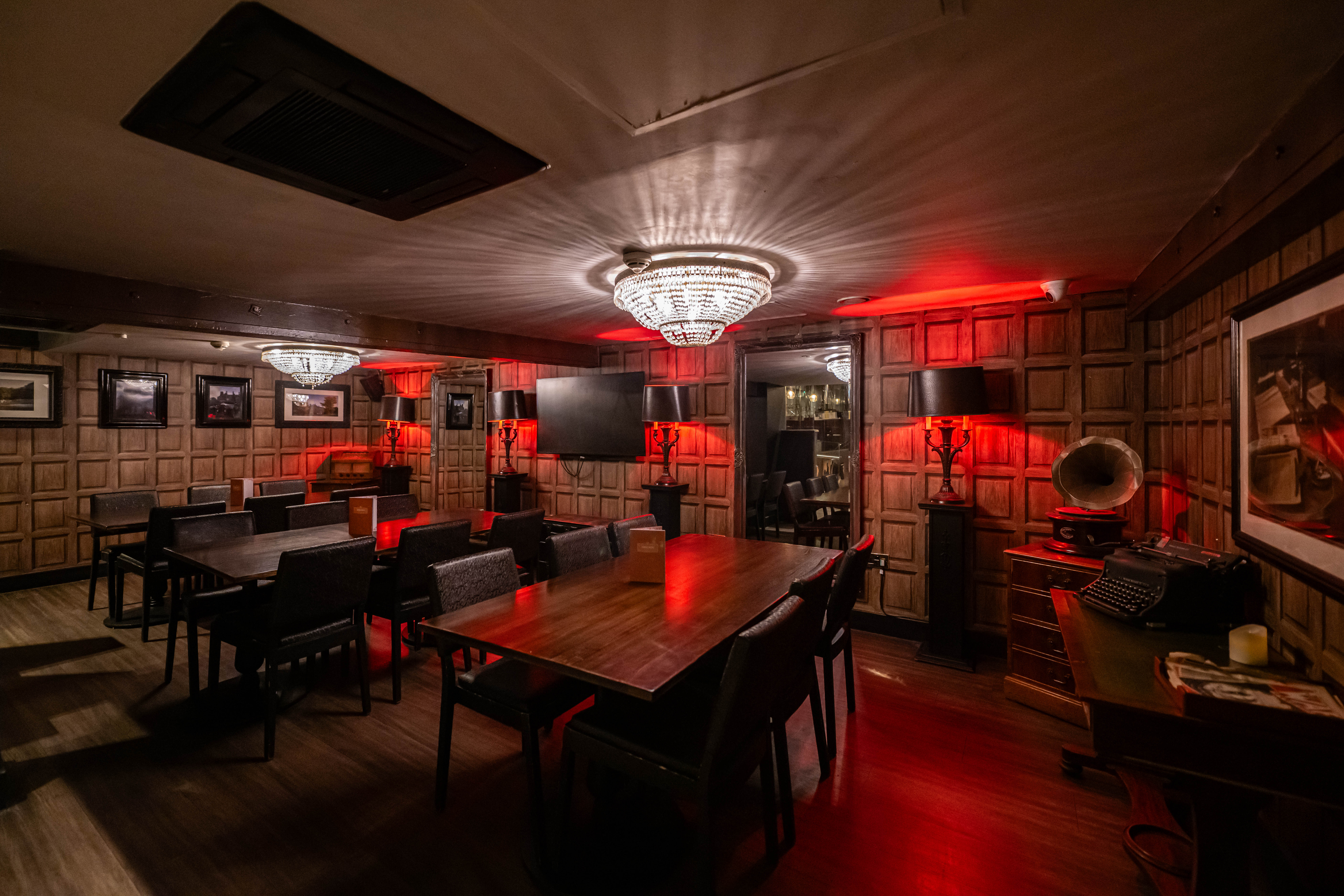 Tommy's Office - e2e0ocnniuq.jpg