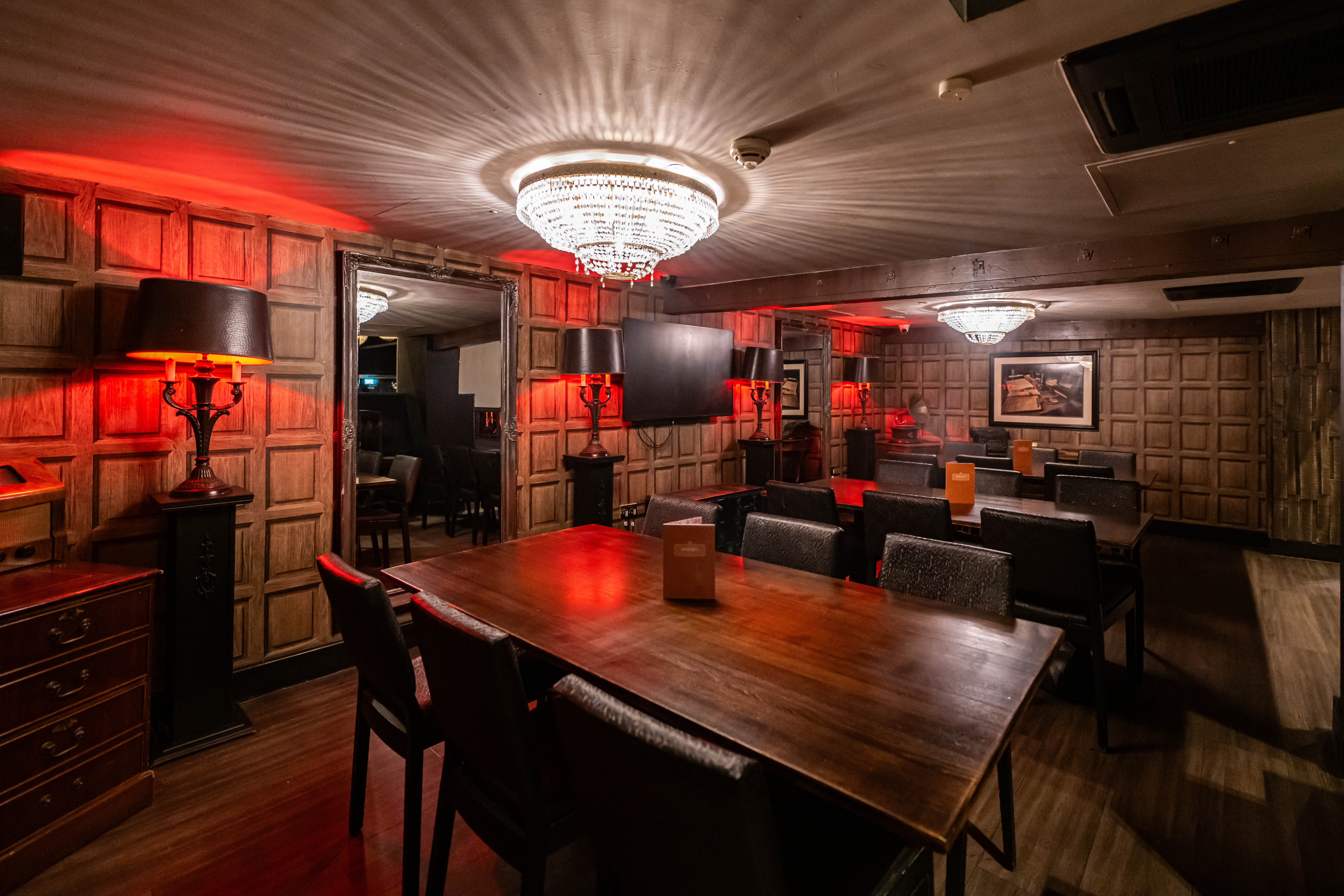 Tommy's Office - a5uc5vmxef2.jpg