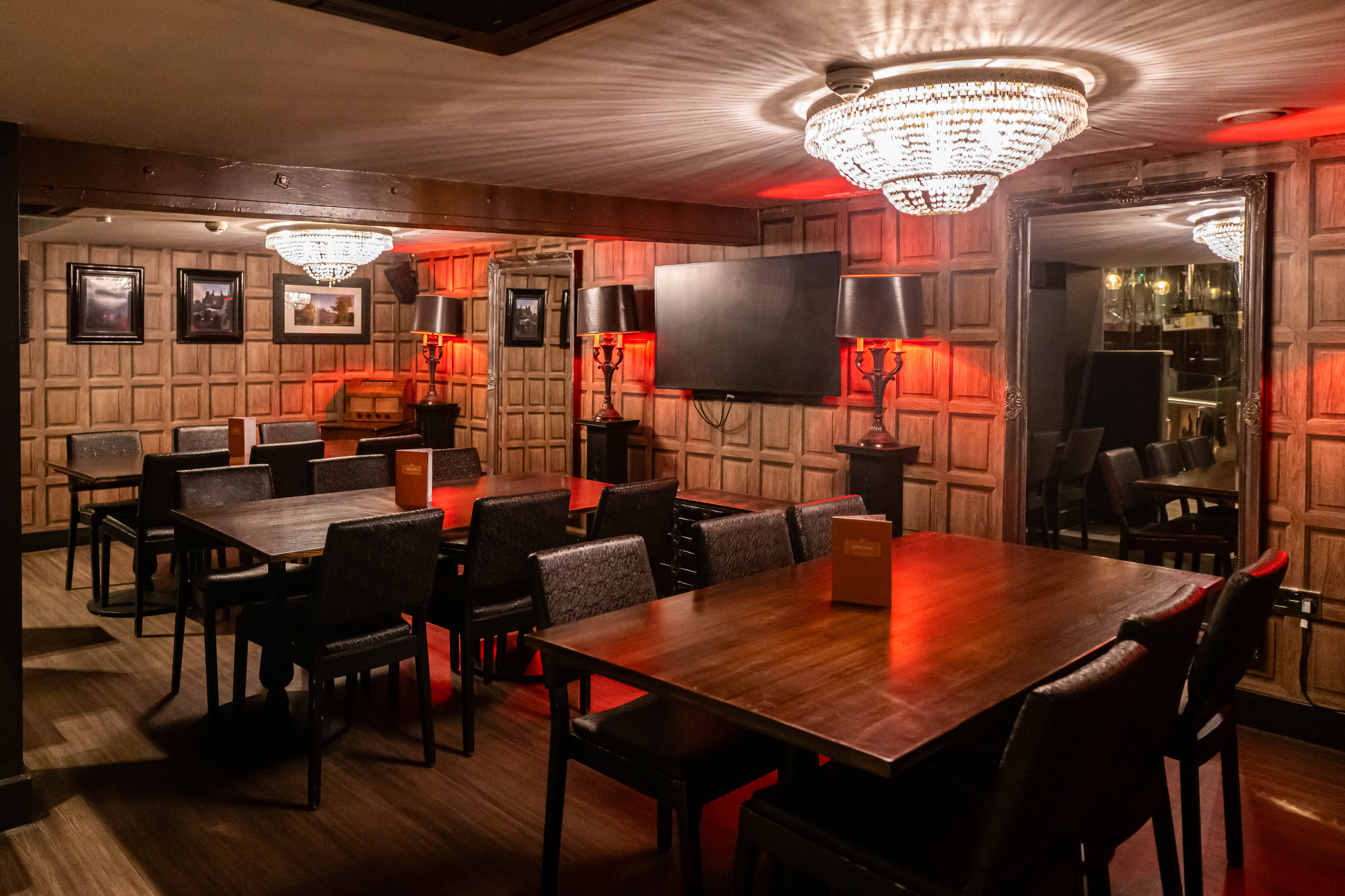 Tommy's Office - rbsiqfi4hps.jpg