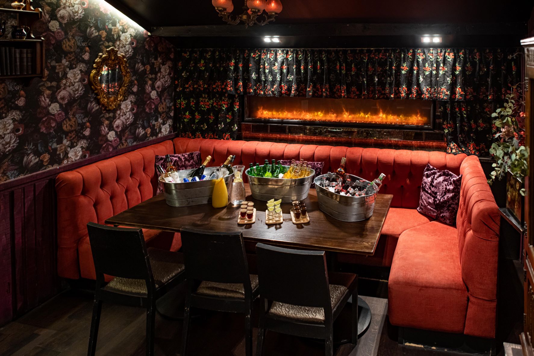 Polly's Parlour - bzjr2r32cby.jpg