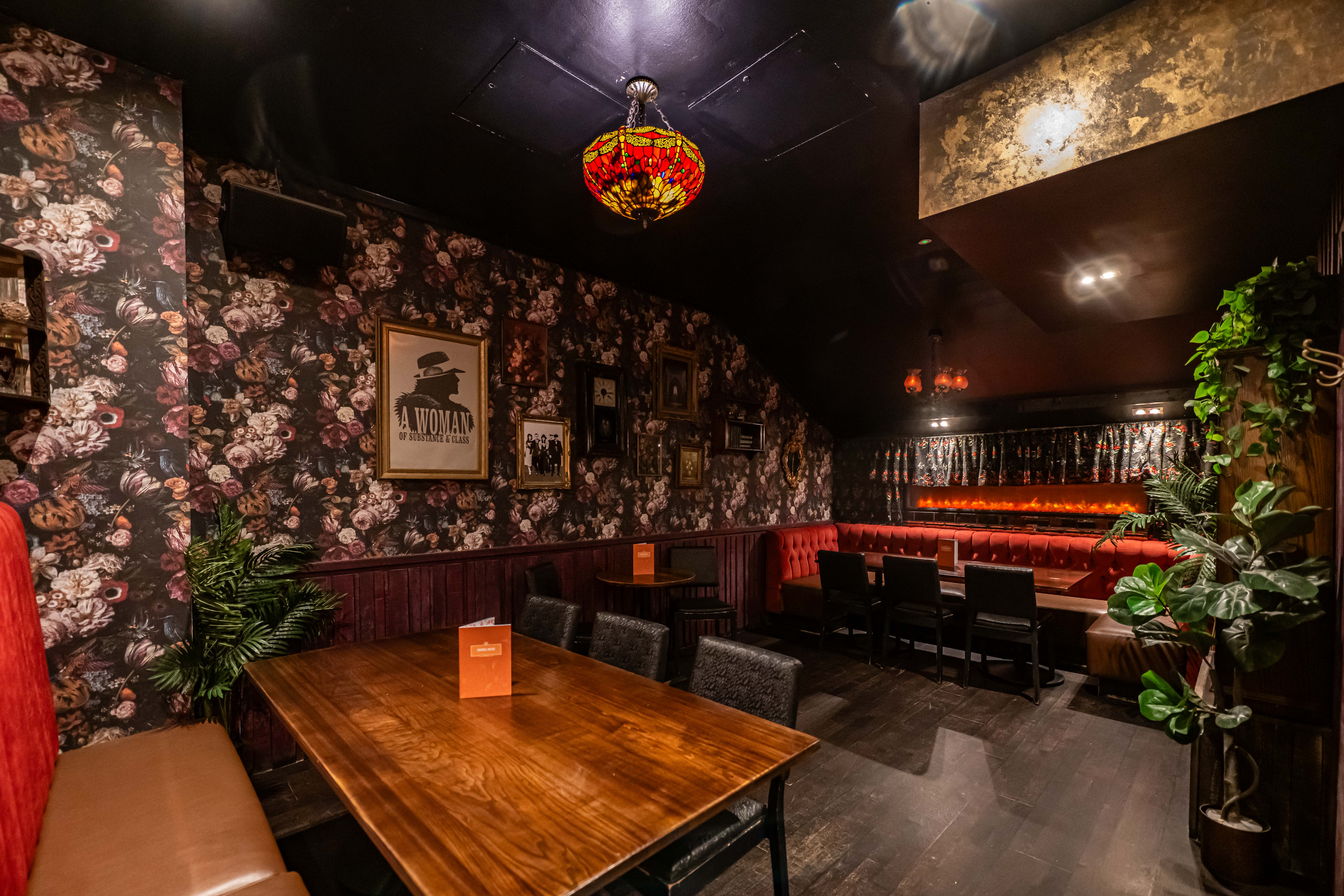 Polly's Parlour - jx4hutumdam.jpg