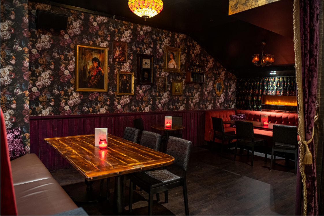 Polly's Parlour - 1sklgprrsuk.PNG