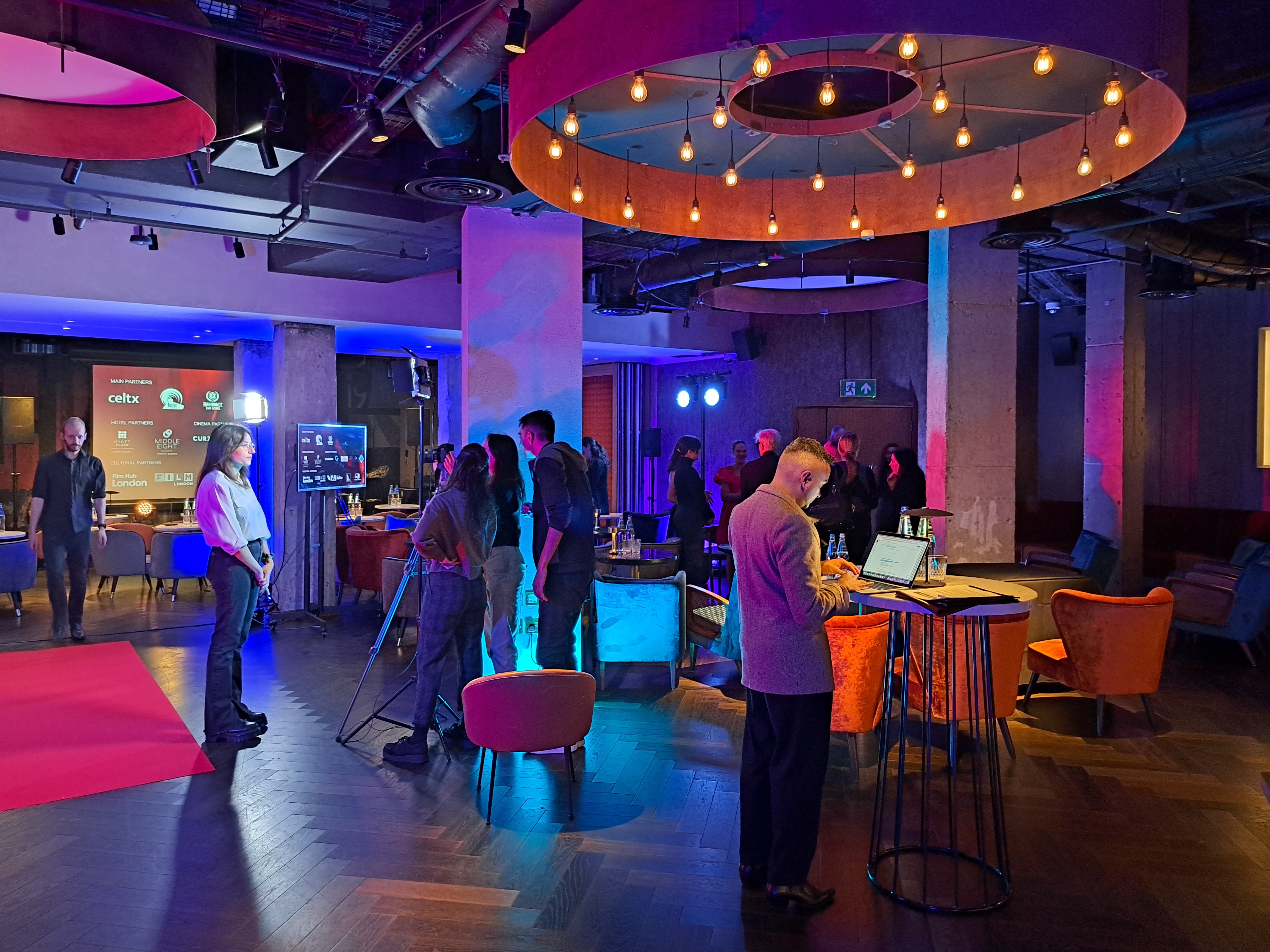 QT  - 4fzbrsfavjy.jpg