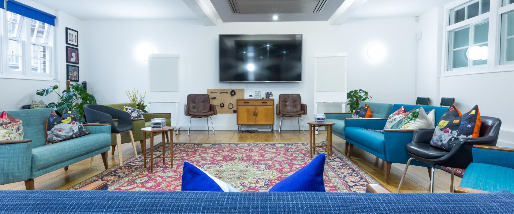 Blitz meeting space in Covent Garden with modern seating for brainstorming sessions.