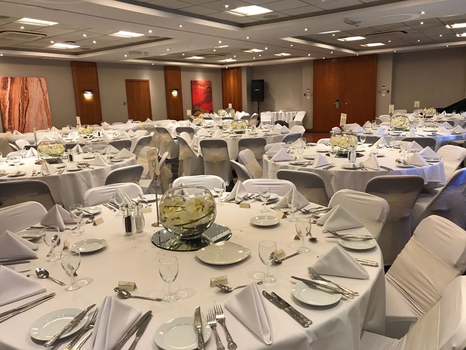Elegant banquet setup at Holiday Inn High Wycombe for corporate events and gatherings.