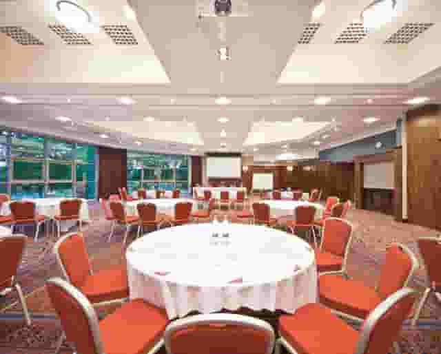 Drayton Manor Hotel