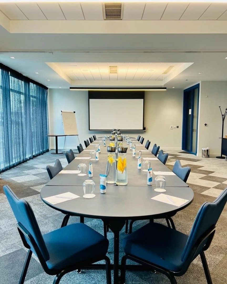 Academy meeting room at Holiday Inn London Heathrow, ideal for professional events.